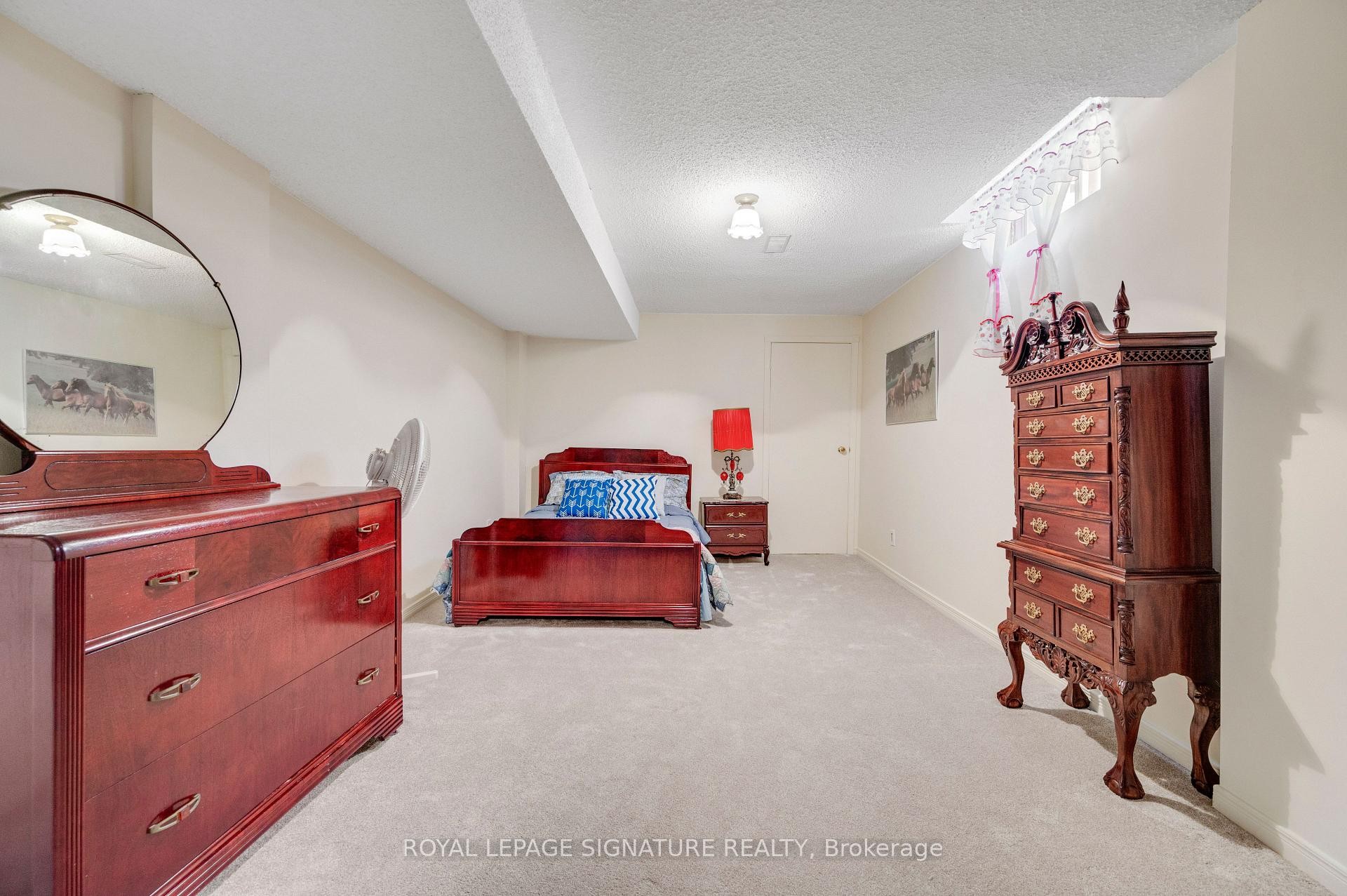 









2921


Caradoc

Lane,
Oakville,




ON
L6J 6W4

