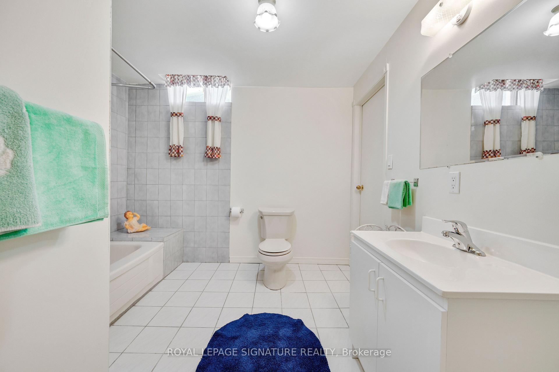 









2921


Caradoc

Lane,
Oakville,




ON
L6J 6W4

