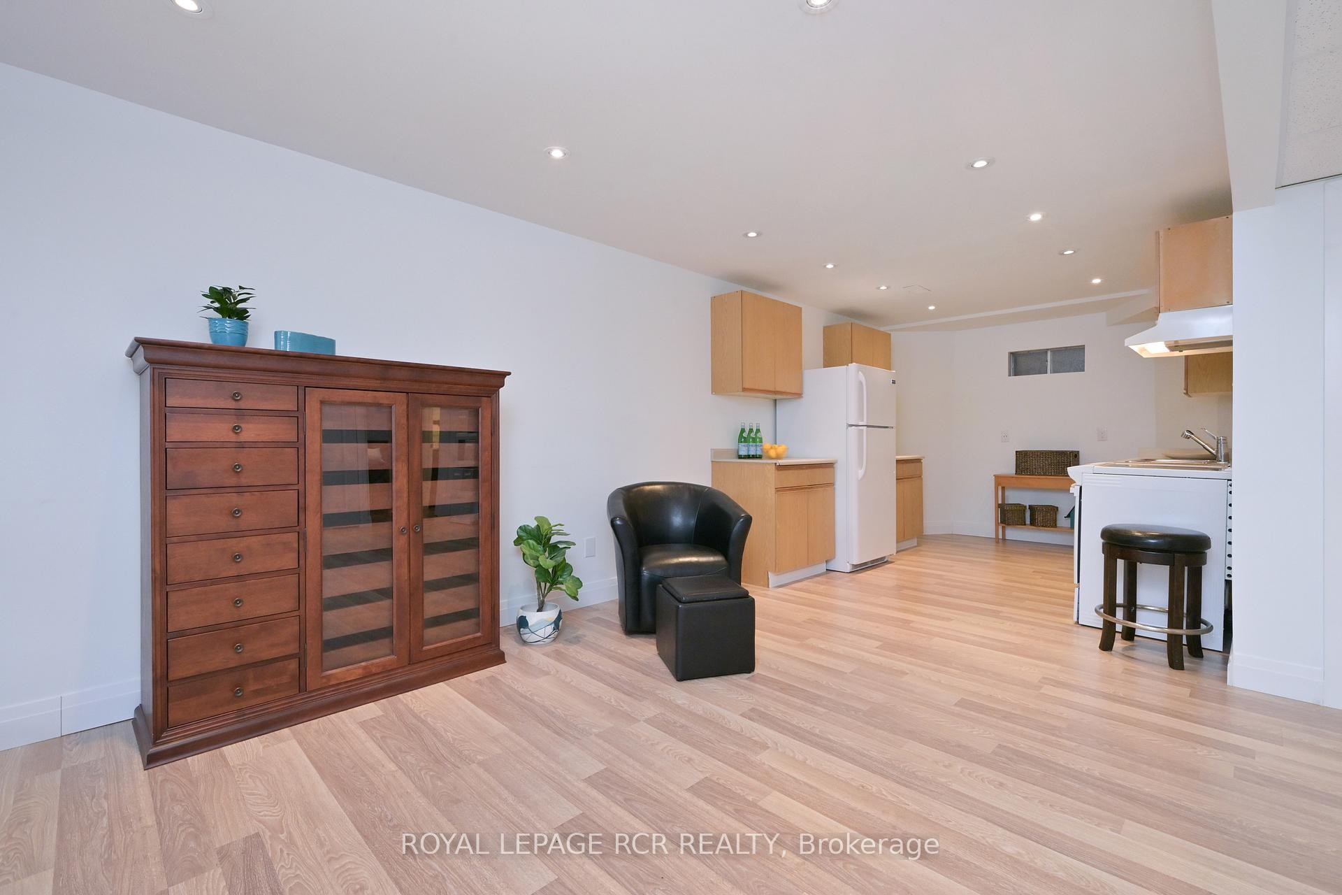 









29


Depeuter

Crescent,
Bradford West Gwillimbury,




ON
L3Z 3A3

