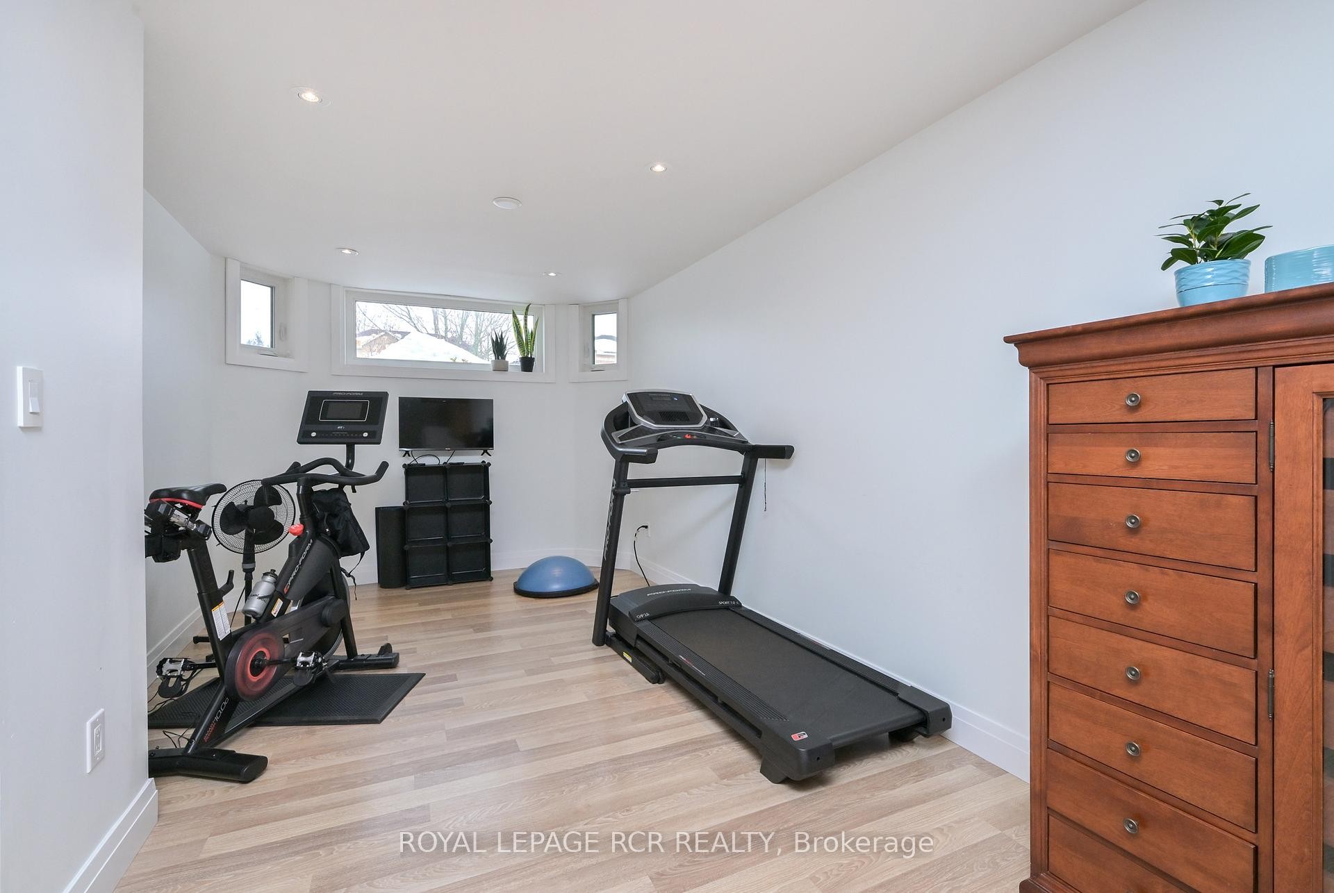 









29


Depeuter

Crescent,
Bradford West Gwillimbury,




ON
L3Z 3A3

