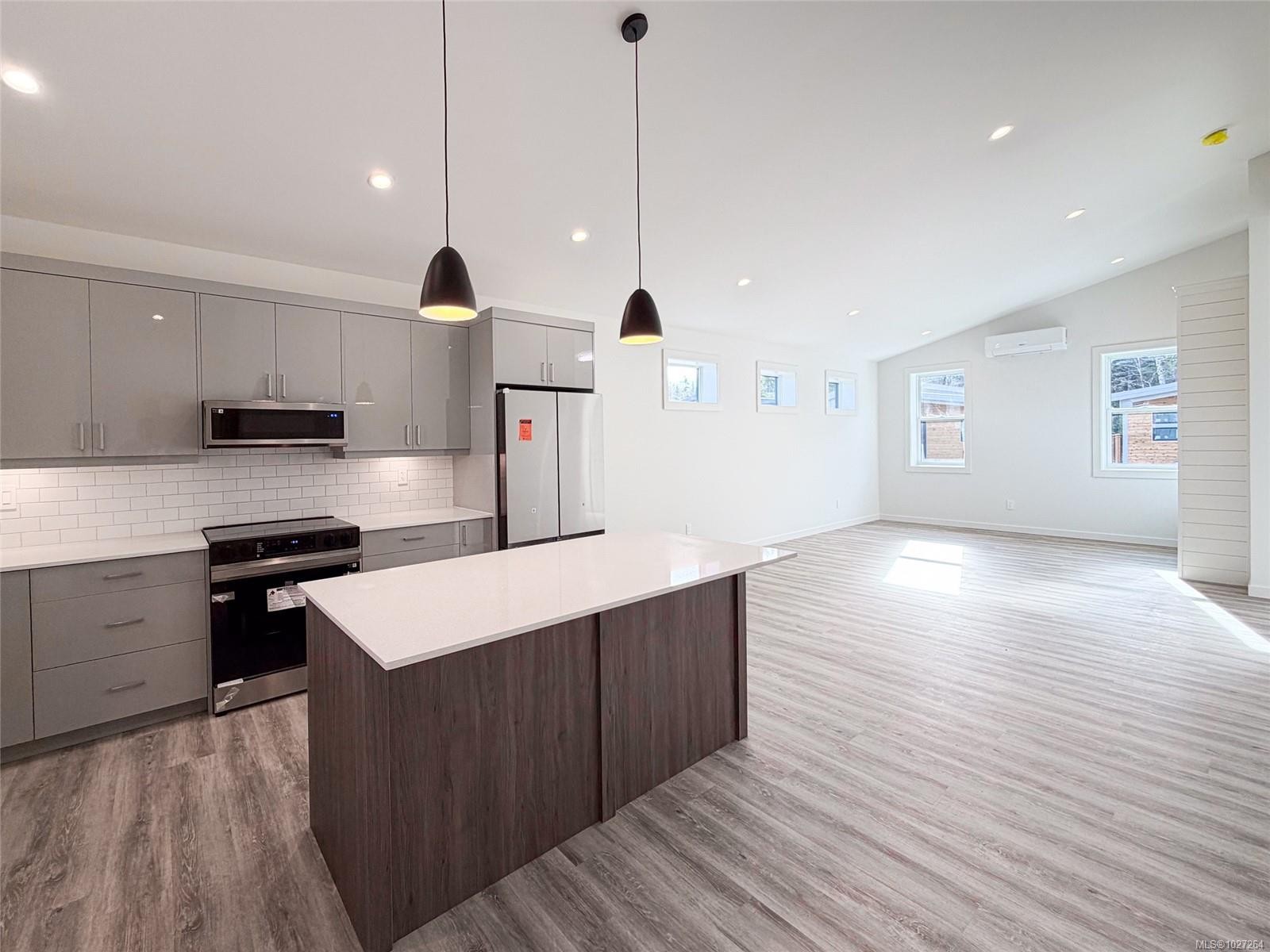 









3025


Royston

Rd, 18,
Cumberland,




BC
V0R 1S0

