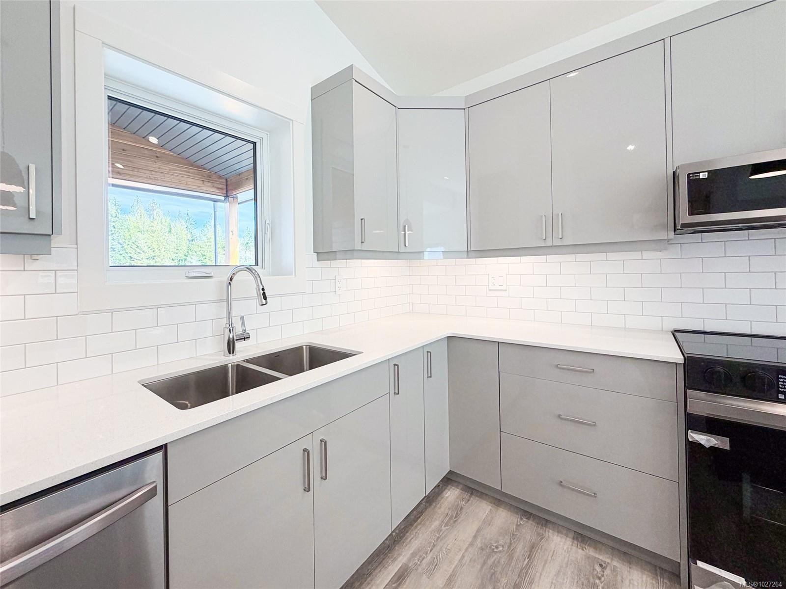 









3025


Royston

Rd, 18,
Cumberland,




BC
V0R 1S0

