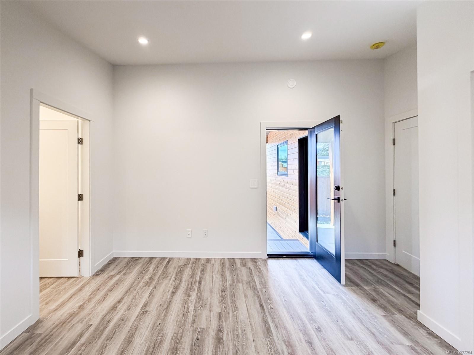 









3025


Royston

Rd, 18,
Cumberland,




BC
V0R 1S0

