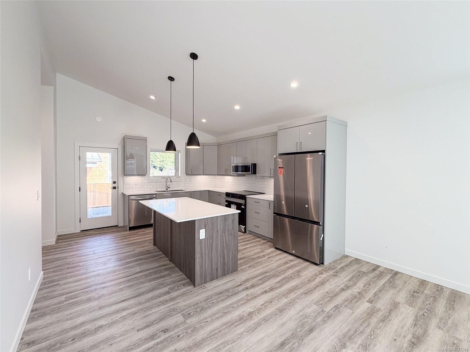 









3025


Royston

Rd, 18,
Cumberland,




BC
V0R 1S0

