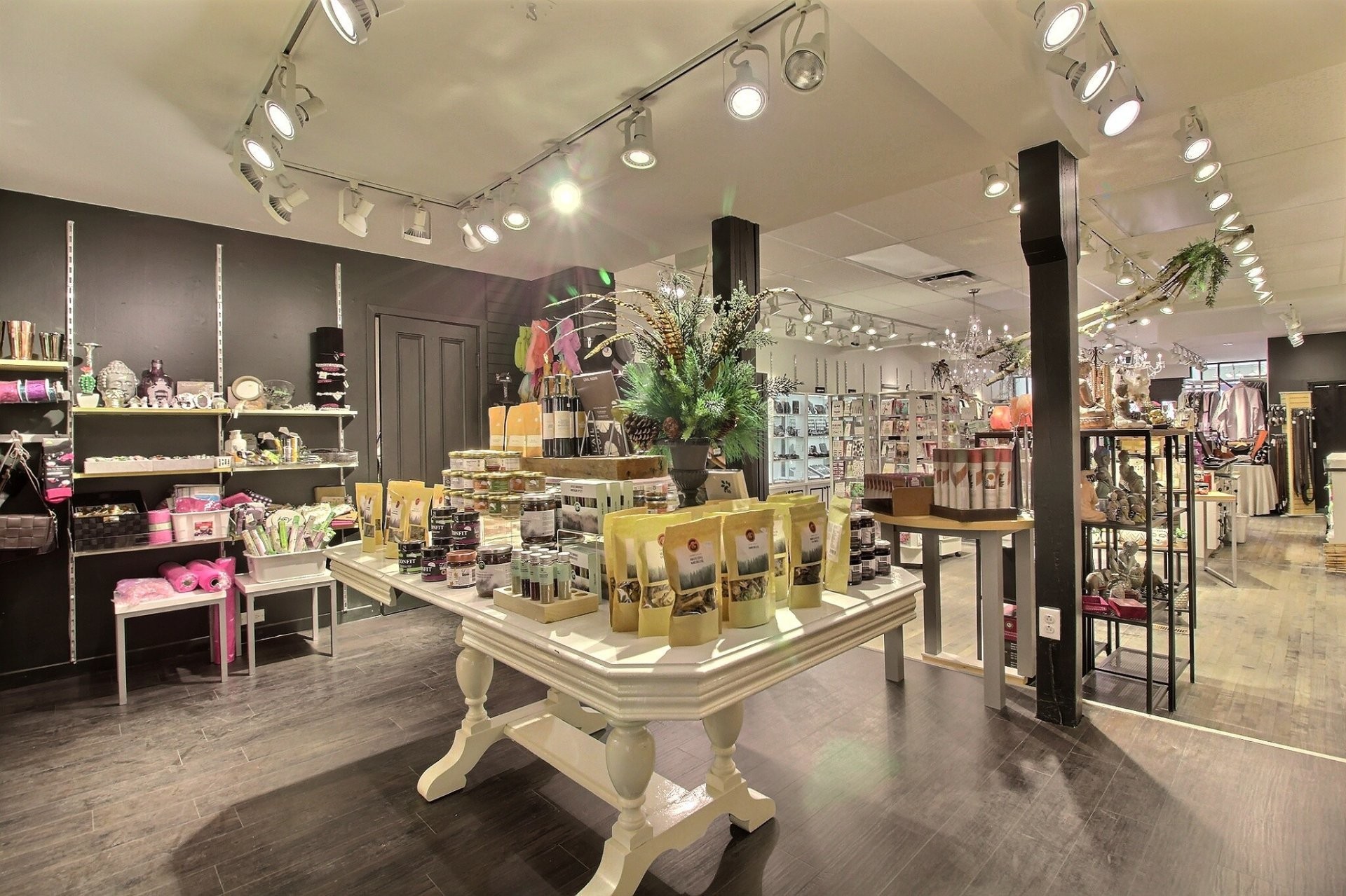 









366


Rue Principale O.

,
Magog,




QC
J1X2A9

