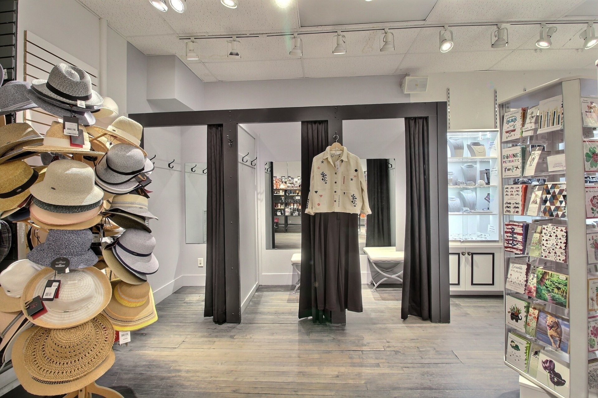 









366


Rue Principale O.

,
Magog,




QC
J1X2A9

