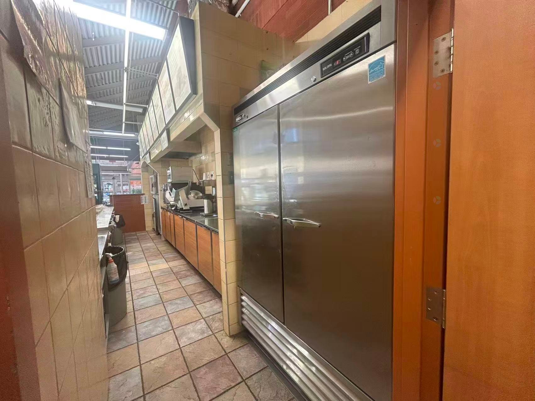 









4625


Rue St-Antoine O.

,
Montréal (Le Sud-Ouest),




QC
H4C1E2

