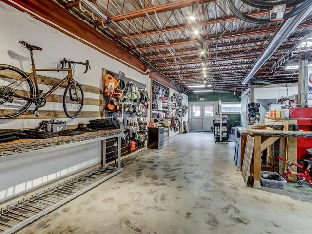 









408


Rue Principale

,
Lachute,




QC
J8H1Y2

