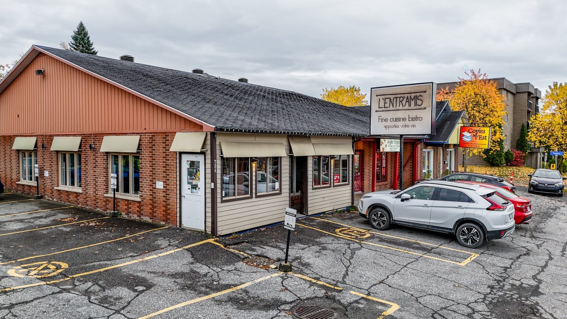 









734


13e Avenue N.

,
Sherbrooke (Fleurimont),




QC
J1E3L7

