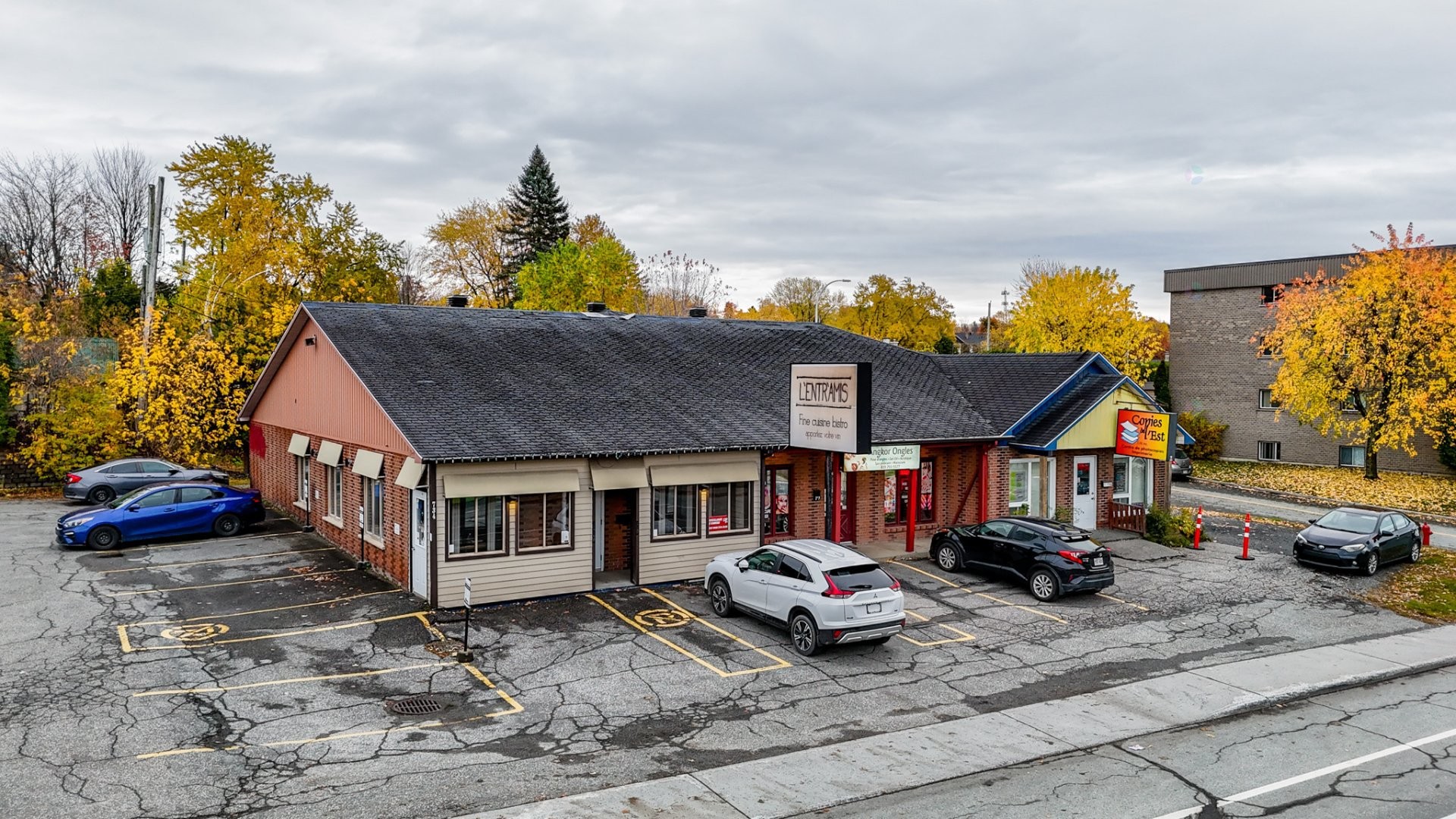 









734


13e Avenue N.

,
Sherbrooke (Fleurimont),




QC
J1E3L7

