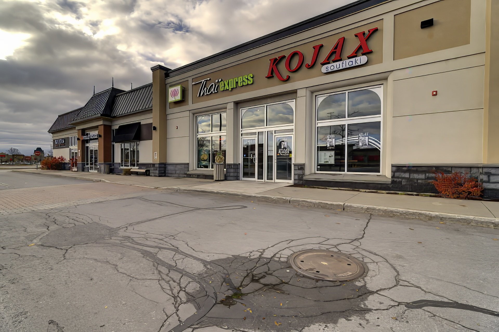 









3484


Av. des Grandes Tourelles

,
Boisbriand,




QC
J7H0A2

