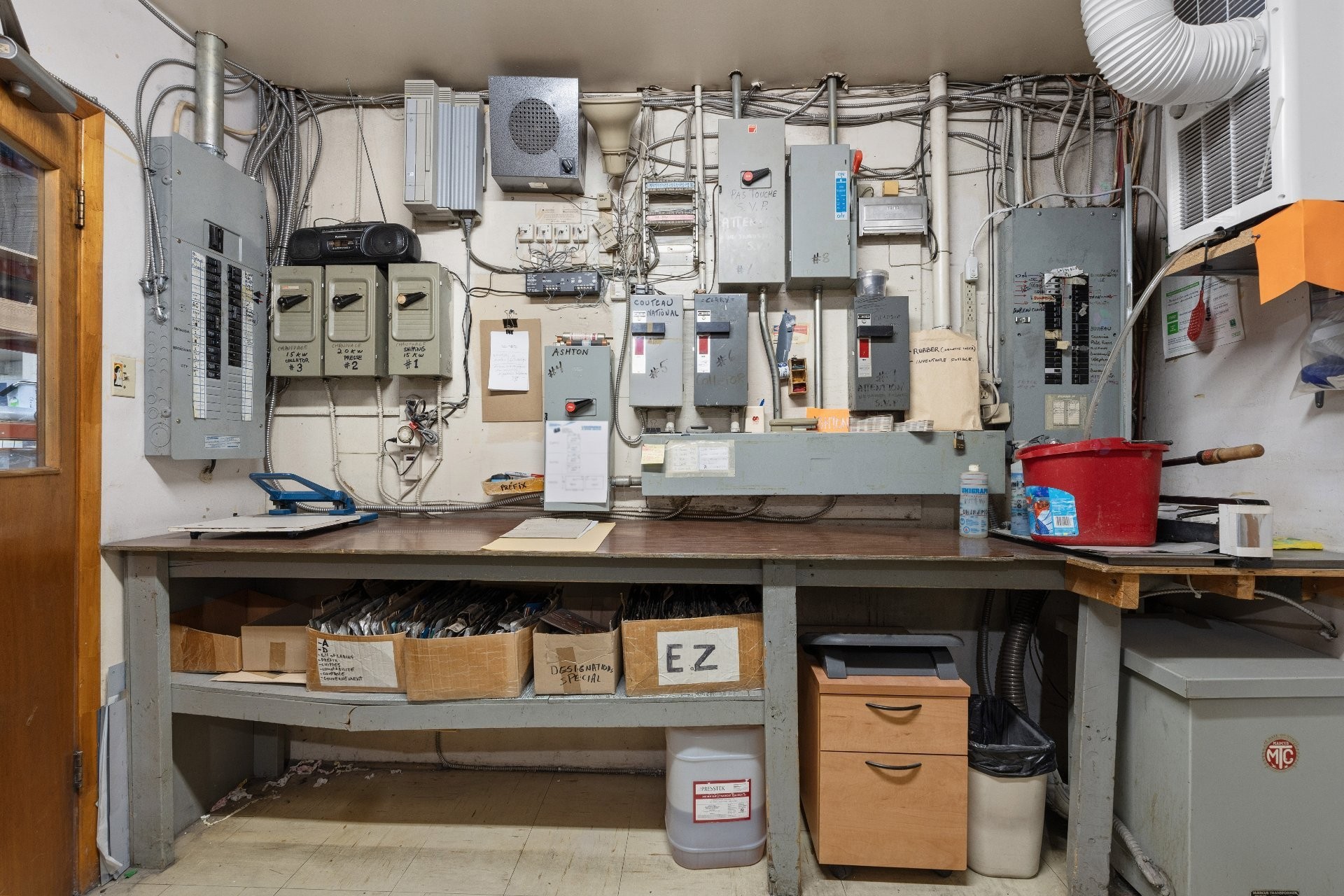 









11905

 - 11915


Av. Bellevois

,
Montréal (Montréal-Nord),




QC
H1H3G2

