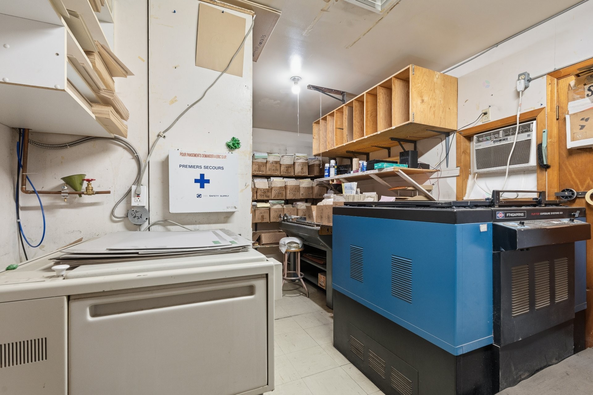 









11905

 - 11915


Av. Bellevois

,
Montréal (Montréal-Nord),




QC
H1H3G2

