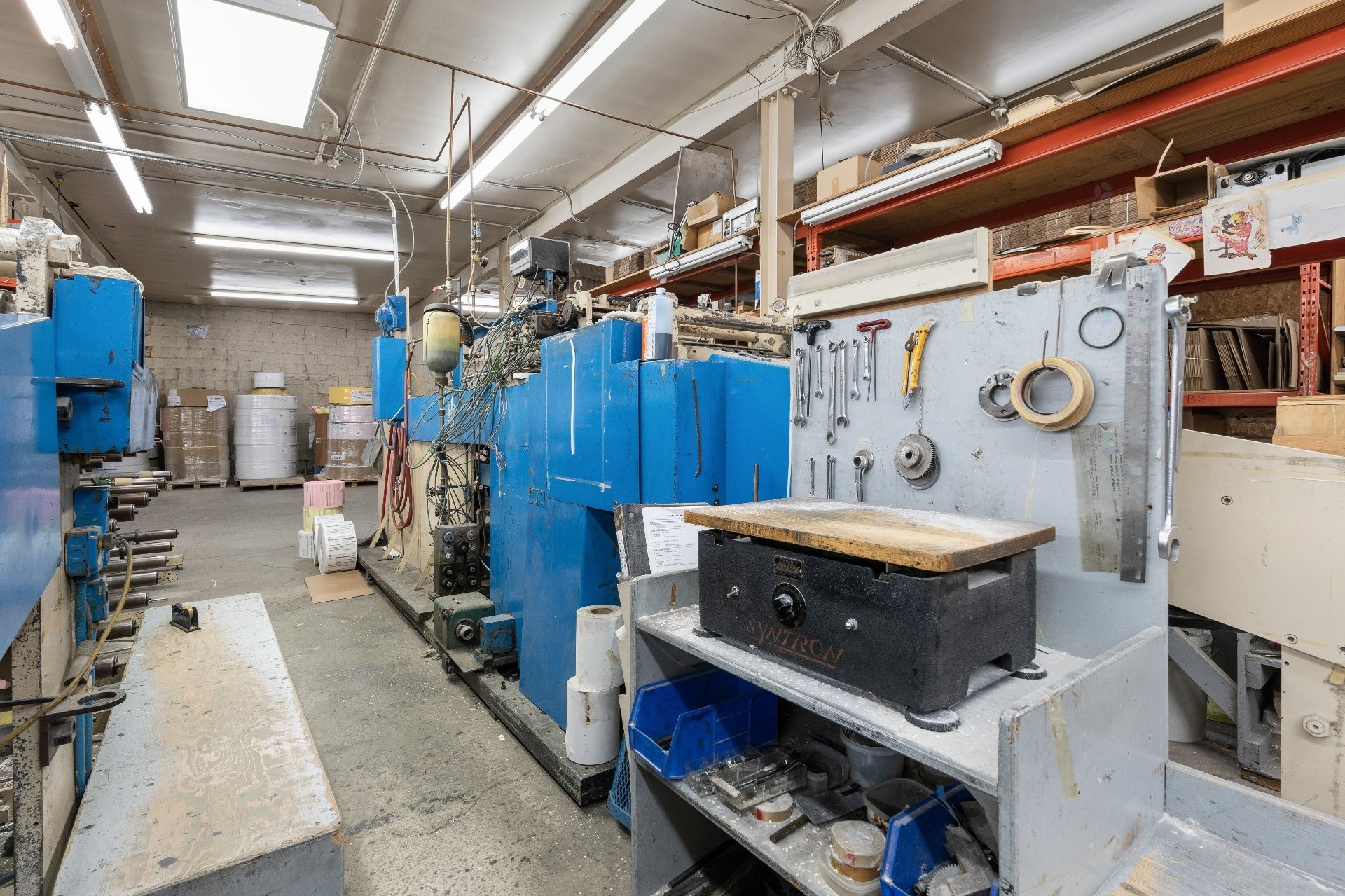 









11905

 - 11915


Av. Bellevois

,
Montréal (Montréal-Nord),




QC
H1H3G2

