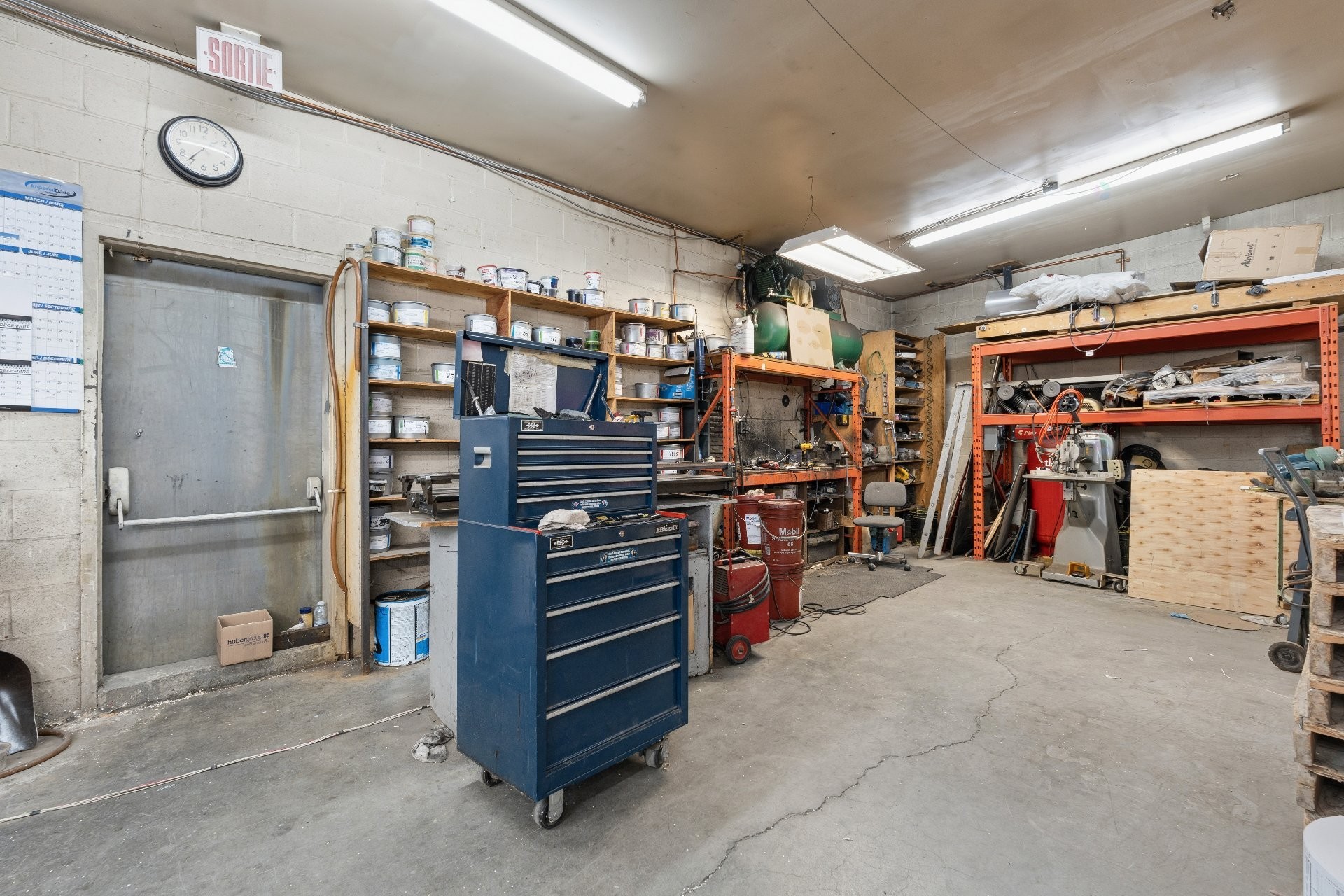 









11905

 - 11915


Av. Bellevois

,
Montréal (Montréal-Nord),




QC
H1H3G2

