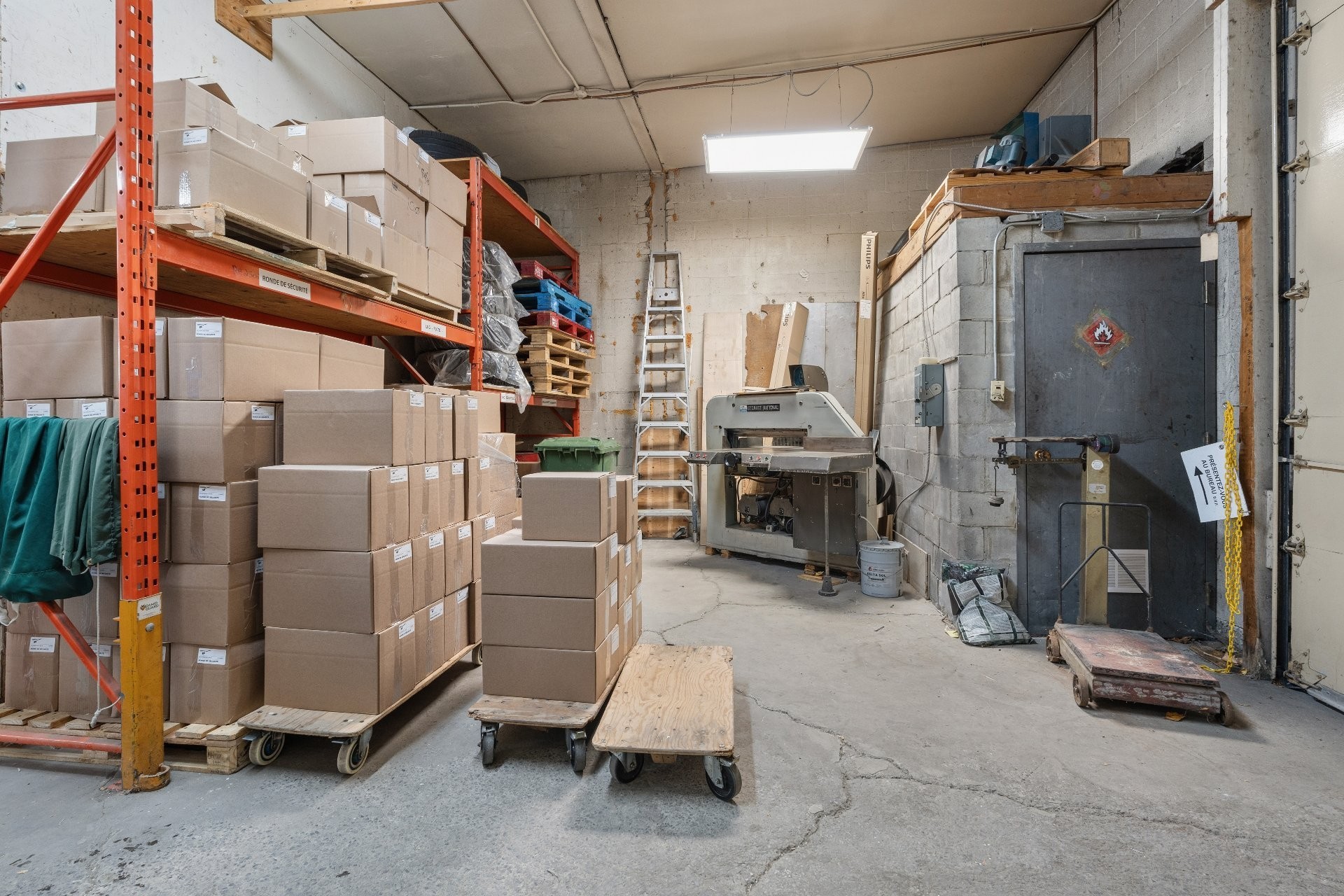 









11905

 - 11915


Av. Bellevois

,
Montréal (Montréal-Nord),




QC
H1H3G2

