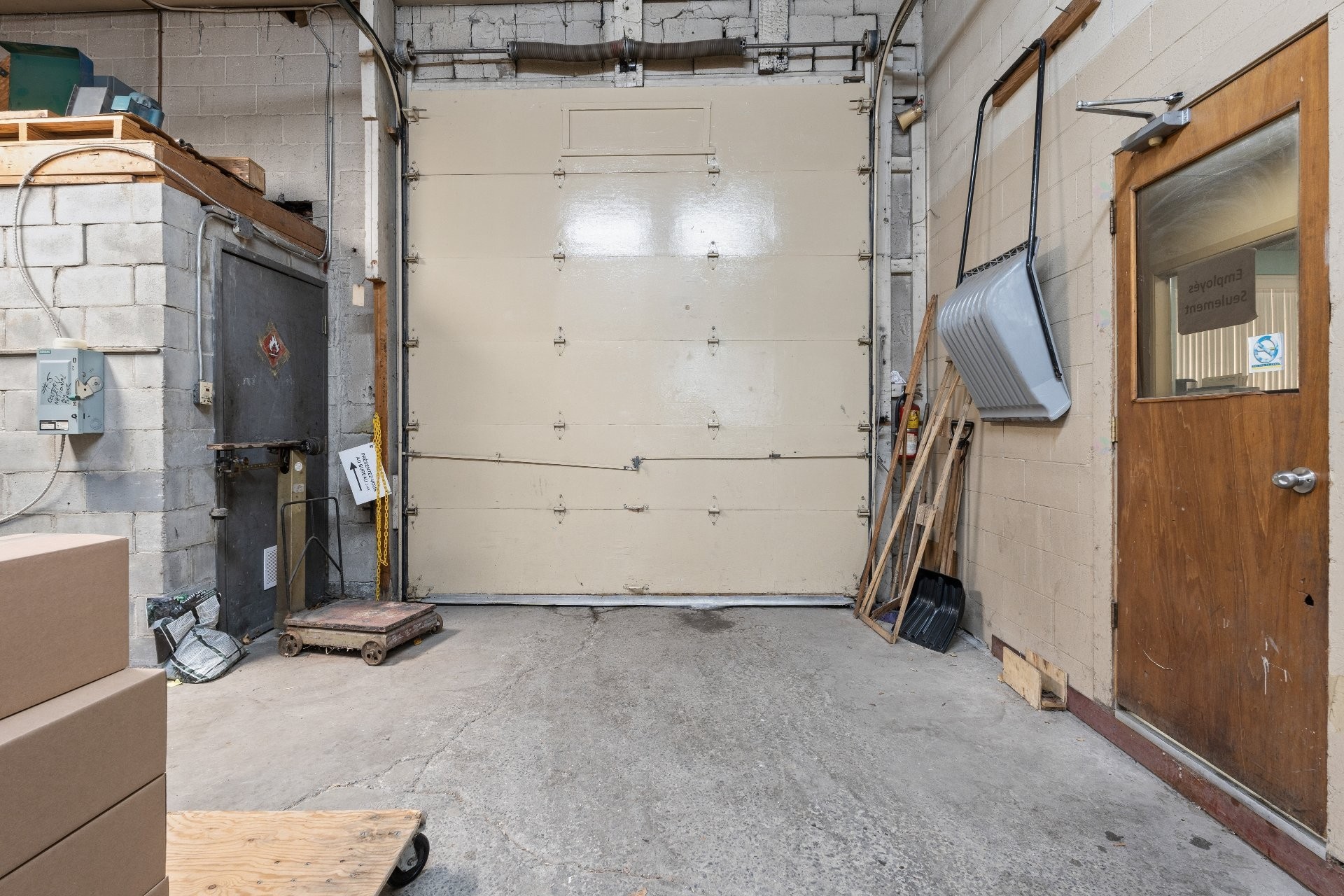 









11905

 - 11915


Av. Bellevois

,
Montréal (Montréal-Nord),




QC
H1H3G2

