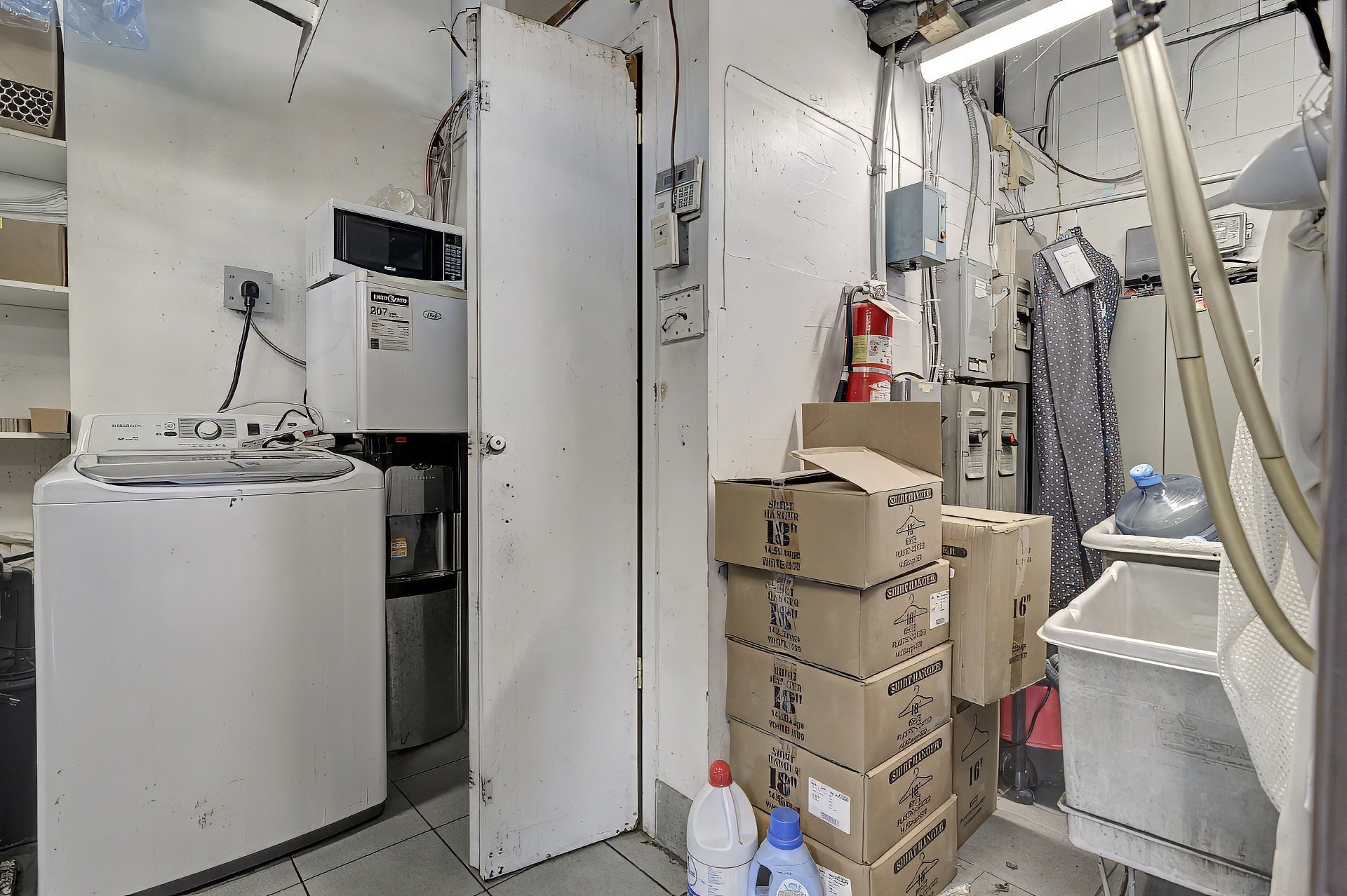 









11685


Boul. de Pierrefonds

,
Montréal (Pierrefonds-Roxboro),




QC
H9A1A1

