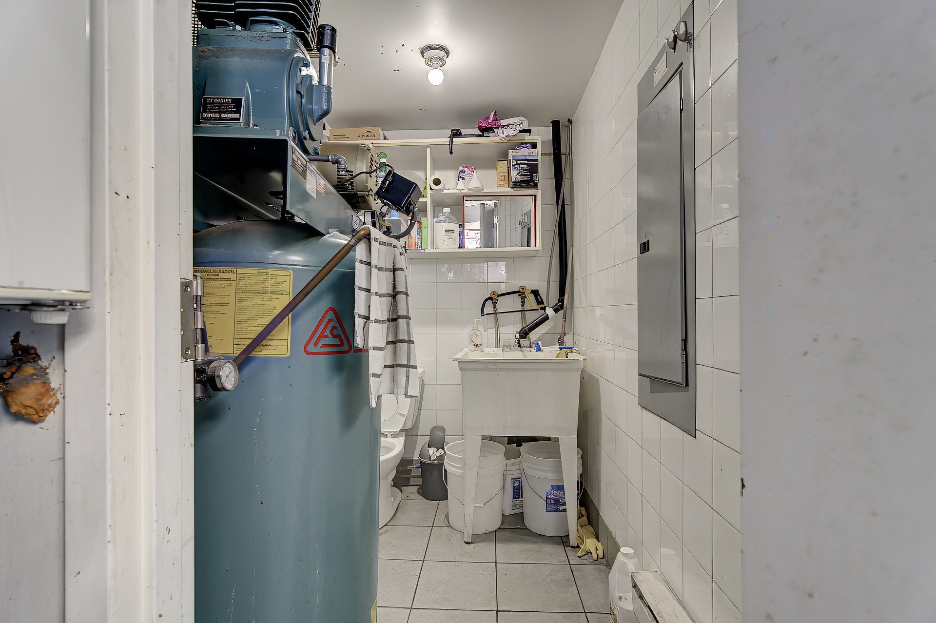 









11685


Boul. de Pierrefonds

,
Montréal (Pierrefonds-Roxboro),




QC
H9A1A1

