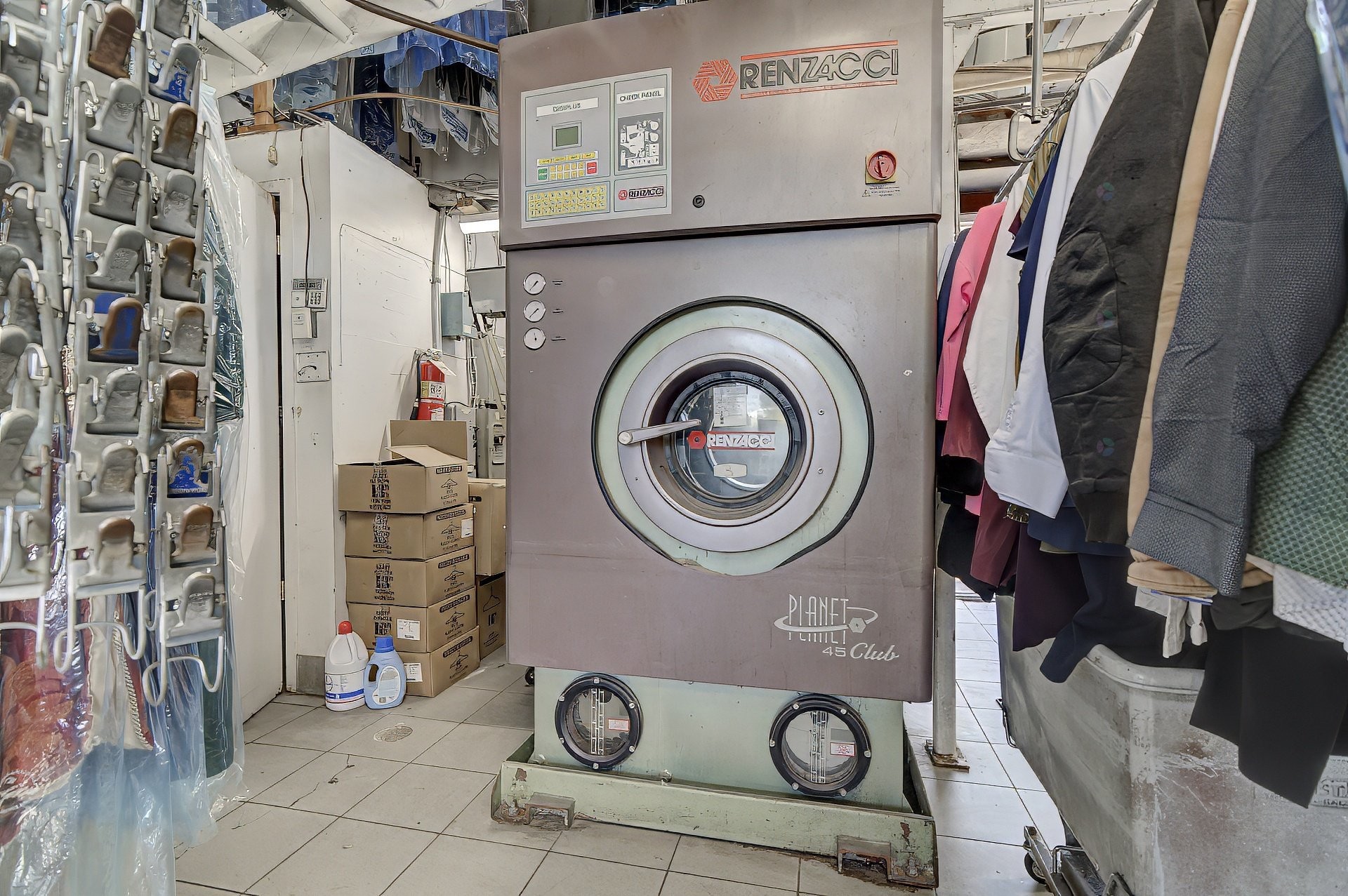 









11685


Boul. de Pierrefonds

,
Montréal (Pierrefonds-Roxboro),




QC
H9A1A1

