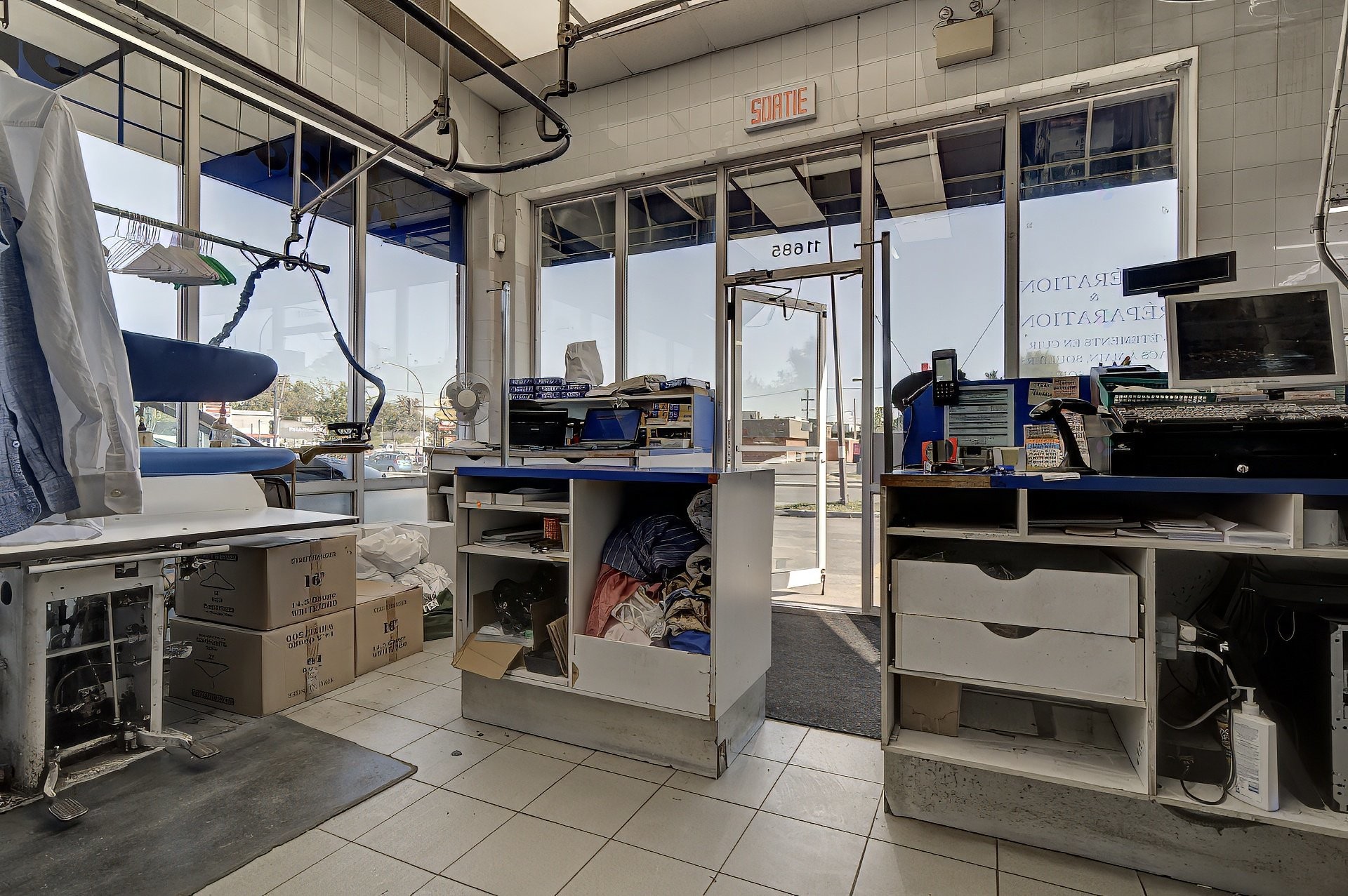 









11685


Boul. de Pierrefonds

,
Montréal (Pierrefonds-Roxboro),




QC
H9A1A1

