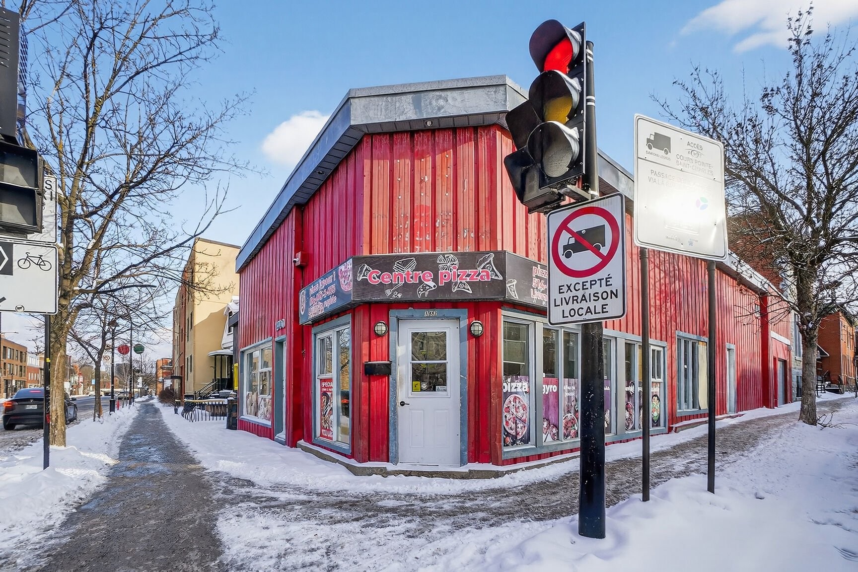 









1992


Rue Wellington

,
Montréal (Le Sud-Ouest),




QC
H3K1W6

