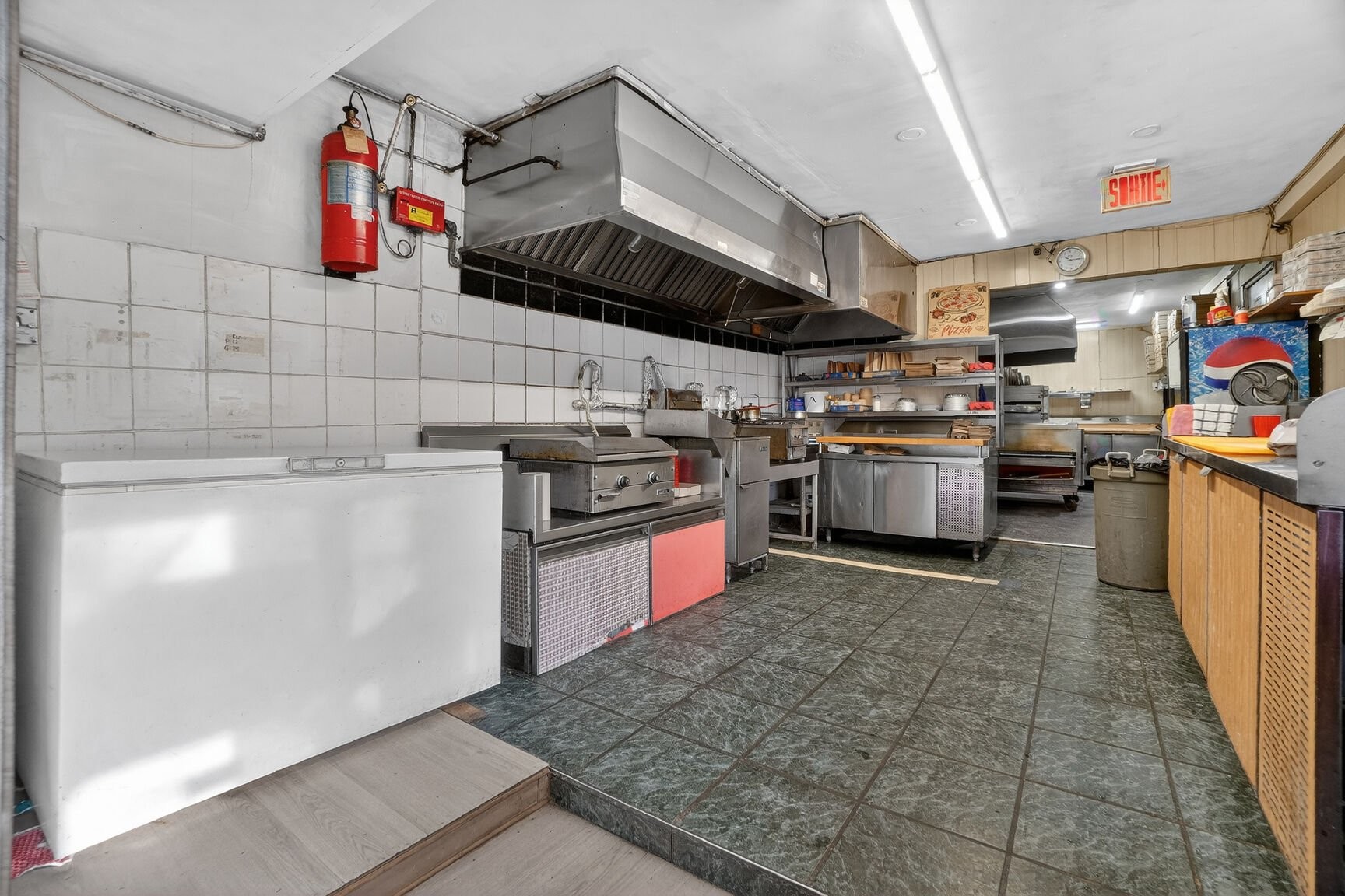 









1992


Rue Wellington

,
Montréal (Le Sud-Ouest),




QC
H3K1W6

