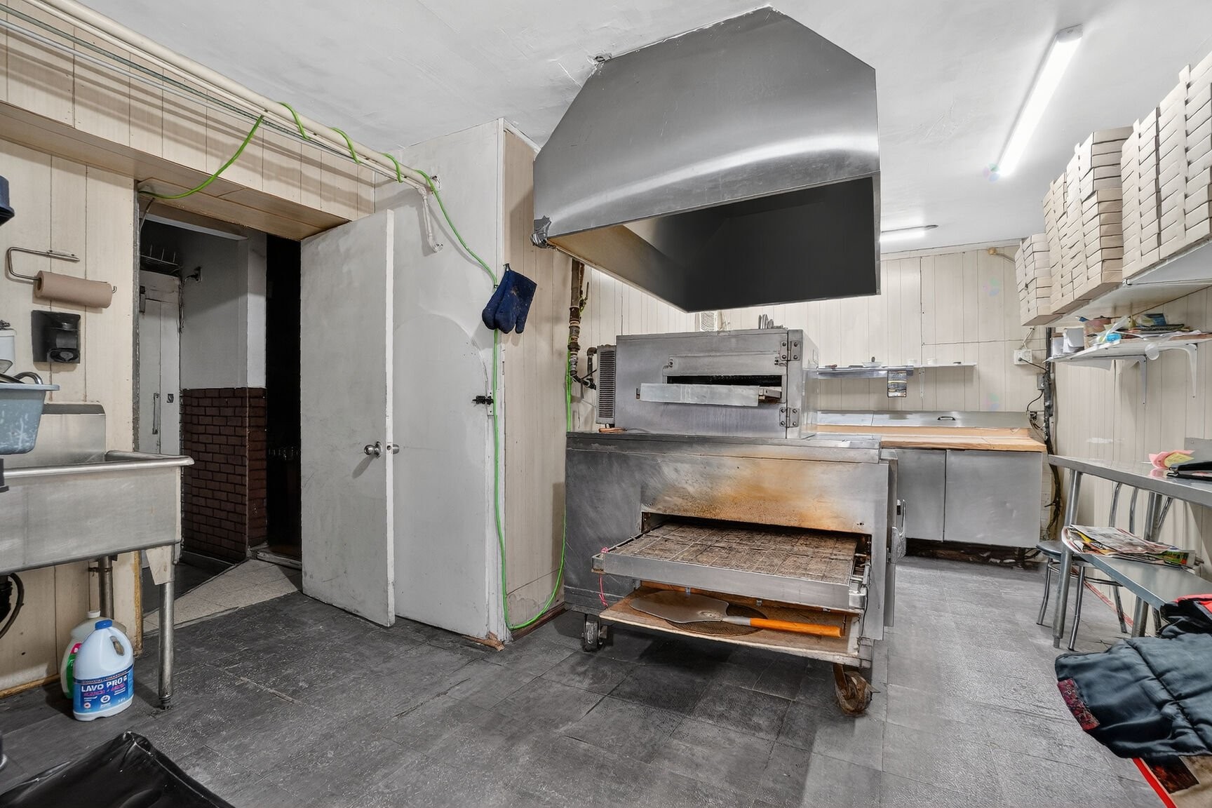 









1992


Rue Wellington

,
Montréal (Le Sud-Ouest),




QC
H3K1W6

