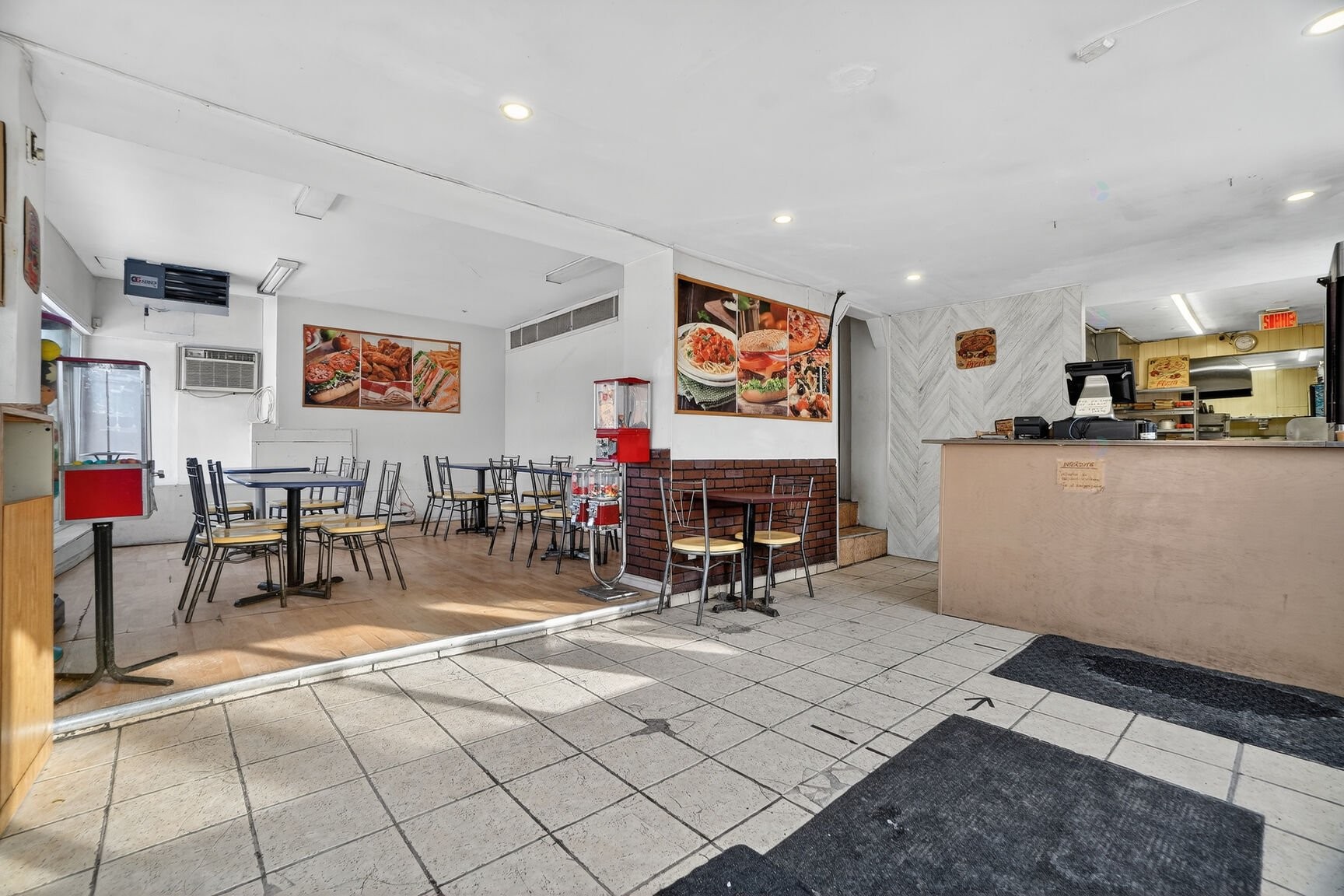 









1992


Rue Wellington

,
Montréal (Le Sud-Ouest),




QC
H3K1W6

