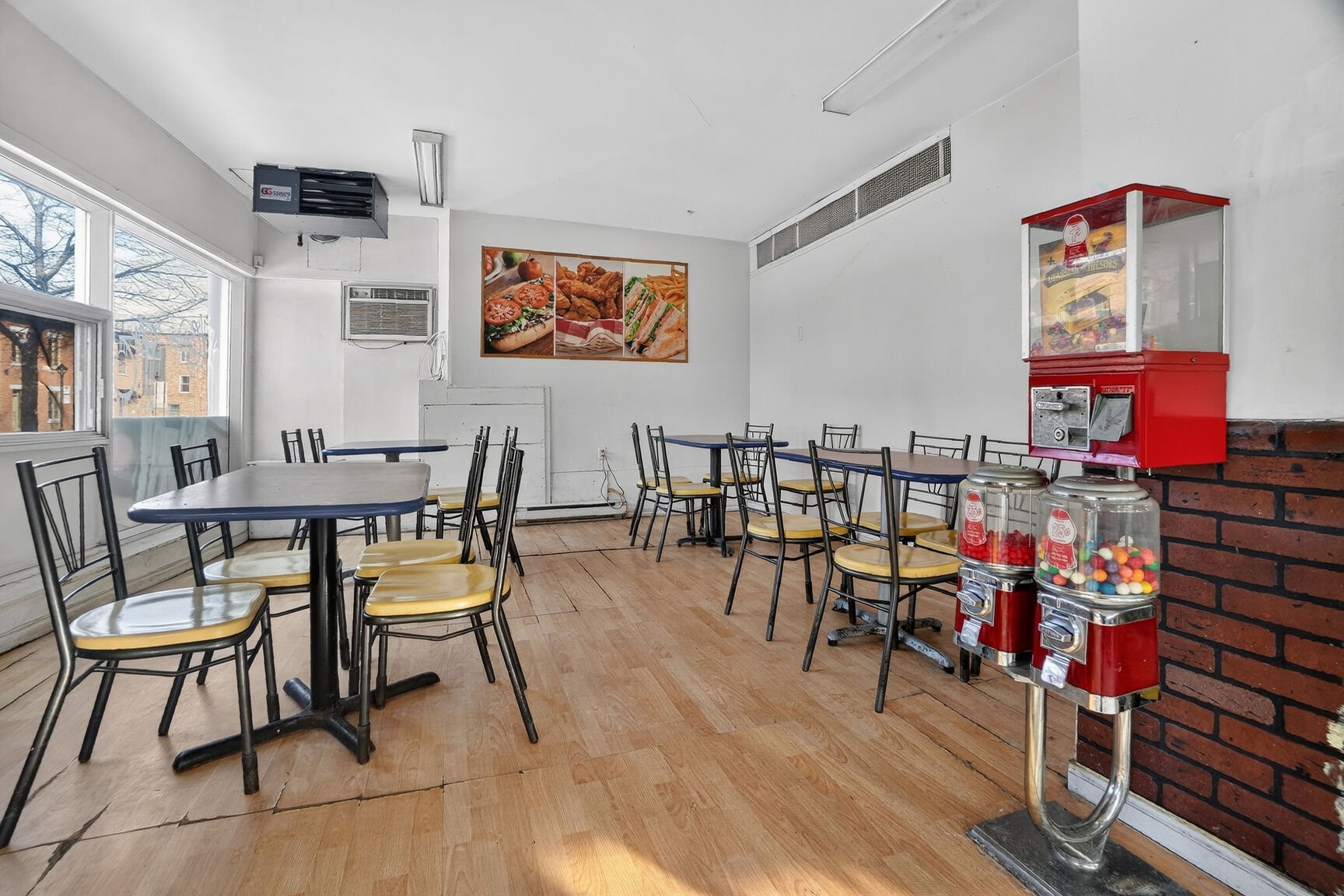 









1992


Rue Wellington

,
Montréal (Le Sud-Ouest),




QC
H3K1W6

