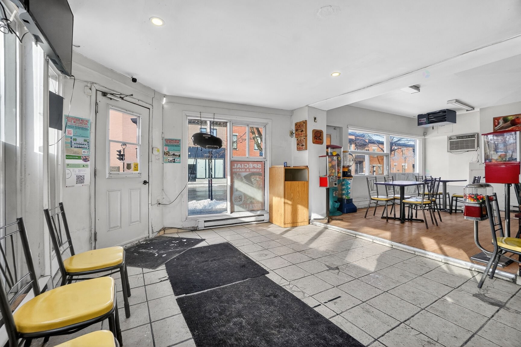 









1992


Rue Wellington

,
Montréal (Le Sud-Ouest),




QC
H3K1W6

