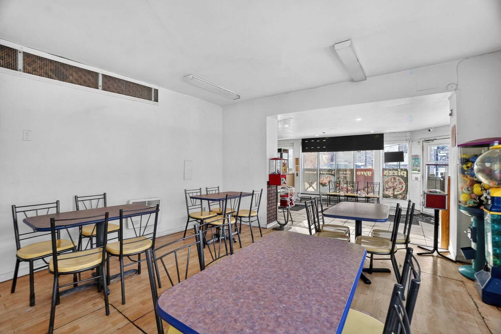 









1992


Rue Wellington

,
Montréal (Le Sud-Ouest),




QC
H3K1W6

