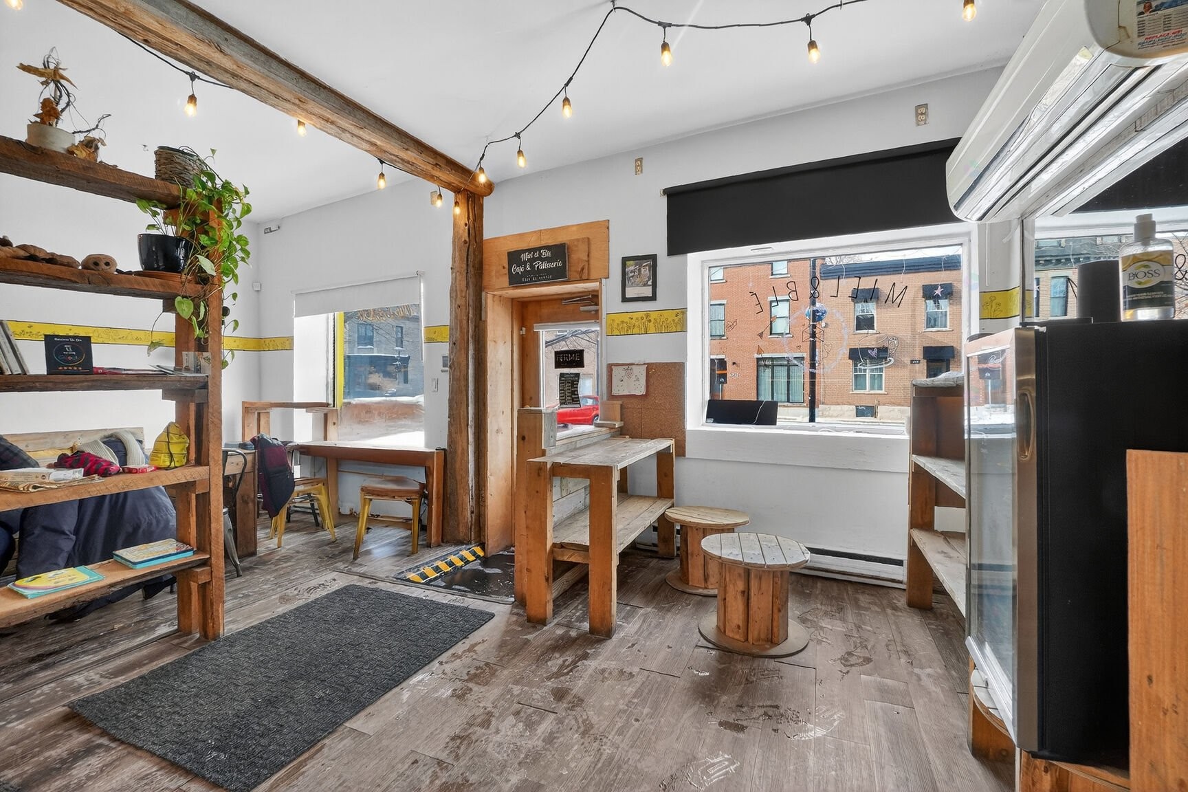 









1992


Rue Wellington

,
Montréal (Le Sud-Ouest),




QC
H3K1W6

