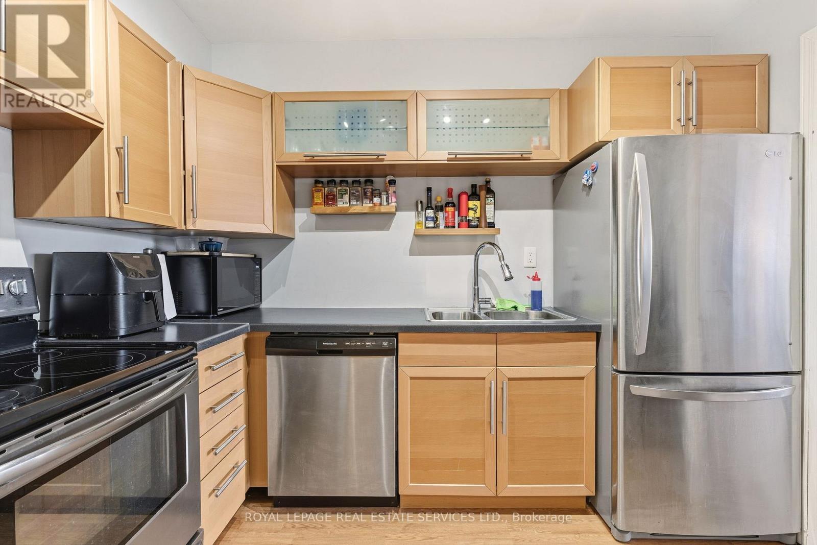 












602 - 2263 MARINE DRIVE

,
Oakville,




Ontario
L6L5K1

