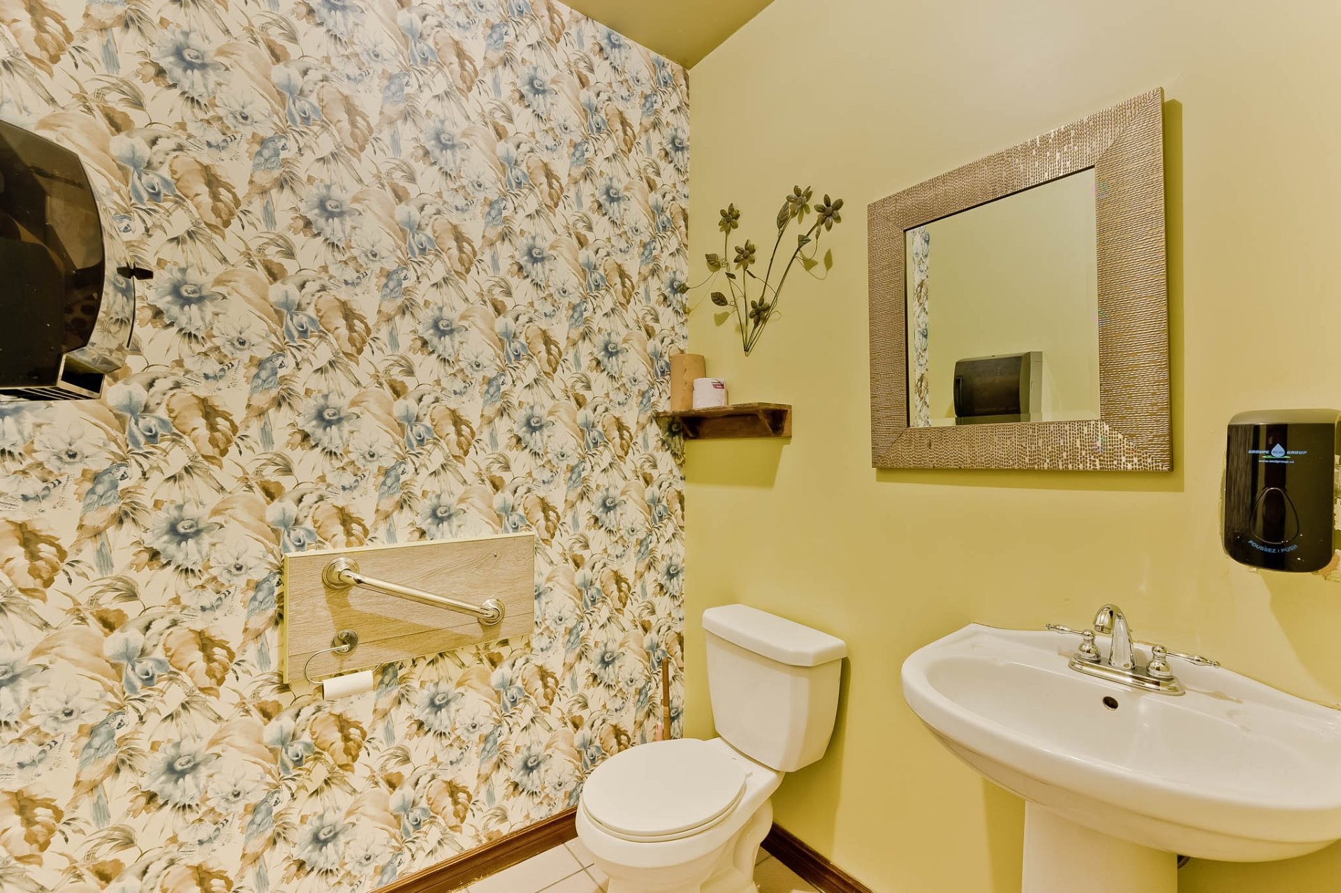 









442


Rue Principale

,
Saint-Georges-de-Windsor,




QC
J0A1J0

