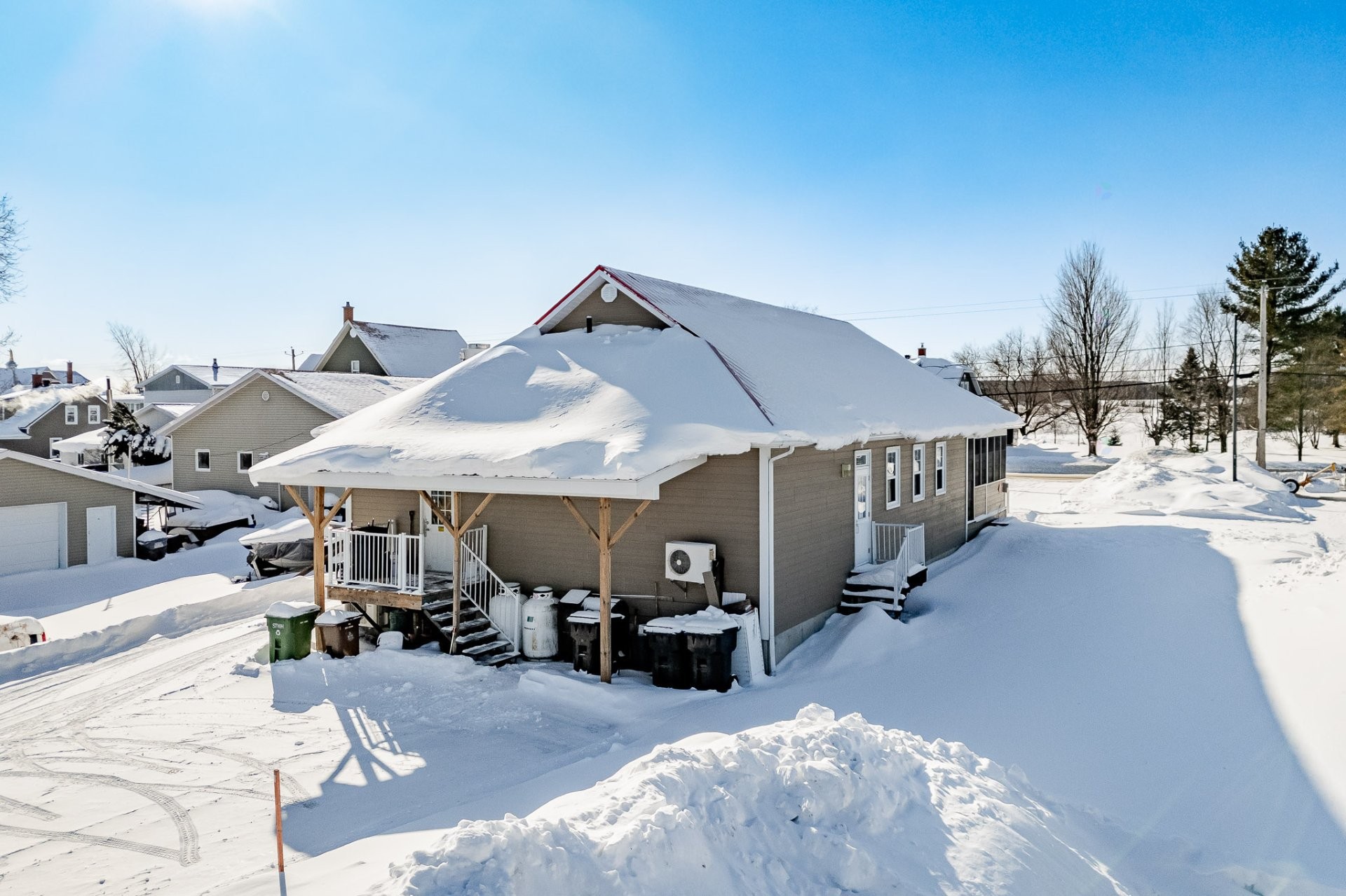 









442


Rue Principale

,
Saint-Georges-de-Windsor,




QC
J0A1J0

