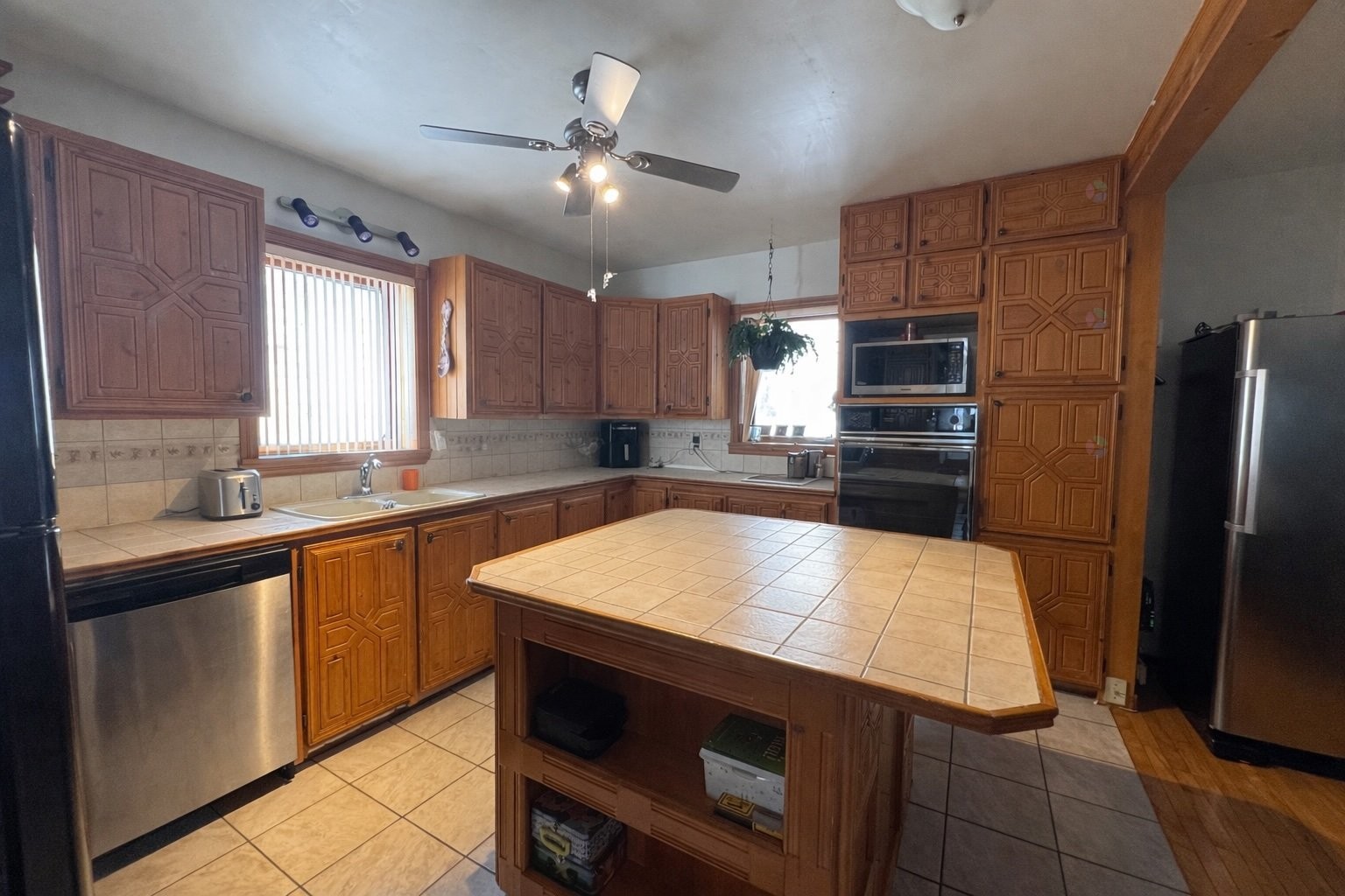 









47


Rue De Lorimier

,
Gatineau (Hull),




QC
J8Y3E1

