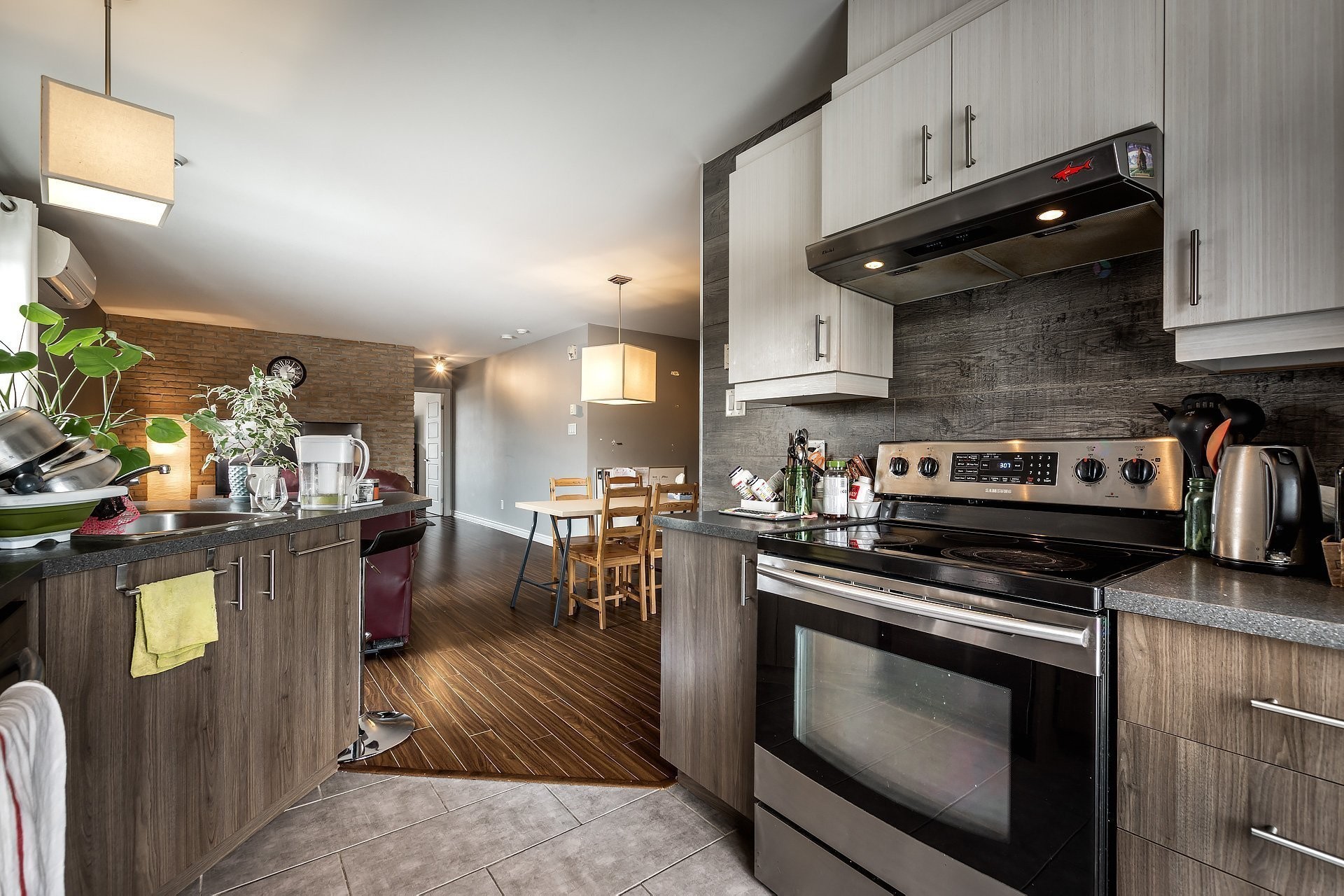 









8050


Rue de Londres

, 7,
Brossard,




QC
J4Y0K6

