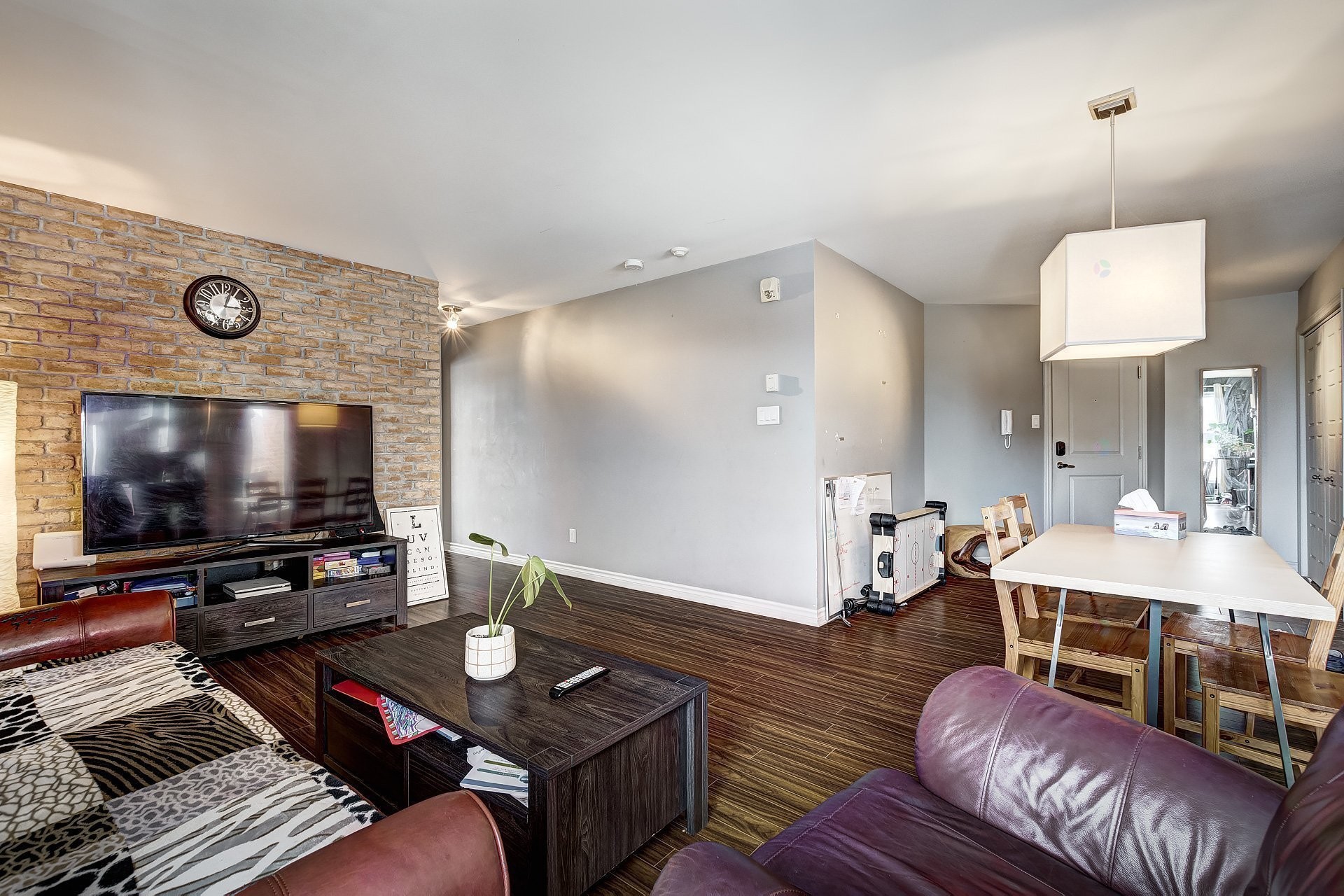 









8050


Rue de Londres

, 7,
Brossard,




QC
J4Y0K6

