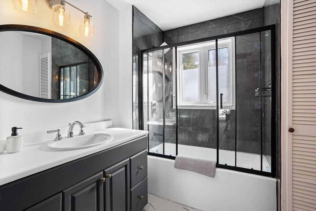 









5


Ch. de la Baie-Claire

,
La Macaza,




QC
J0T1R0

