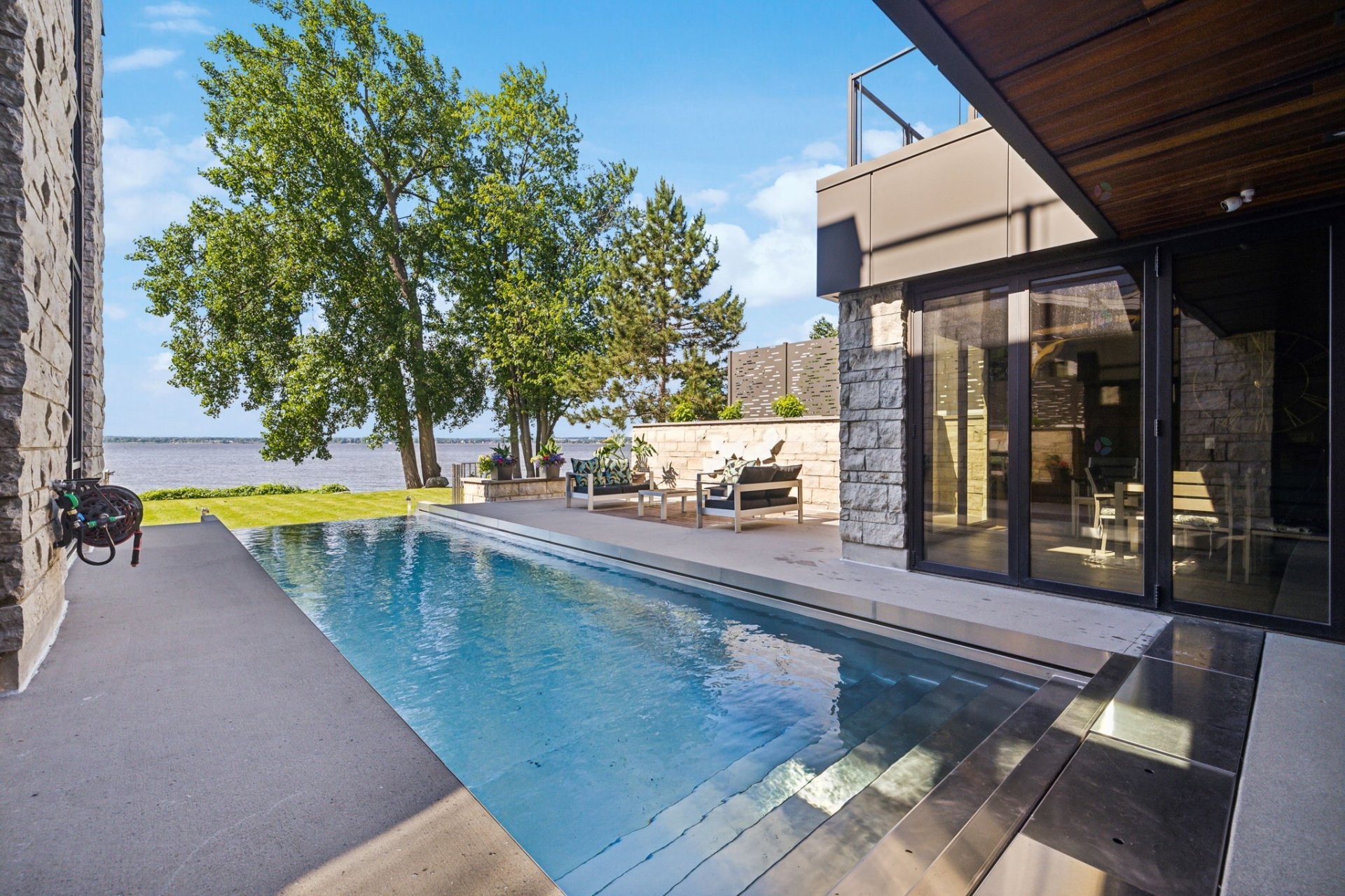 









79


Ch. Fraser

,
Gatineau (Aylmer),




QC
J9H2H1

