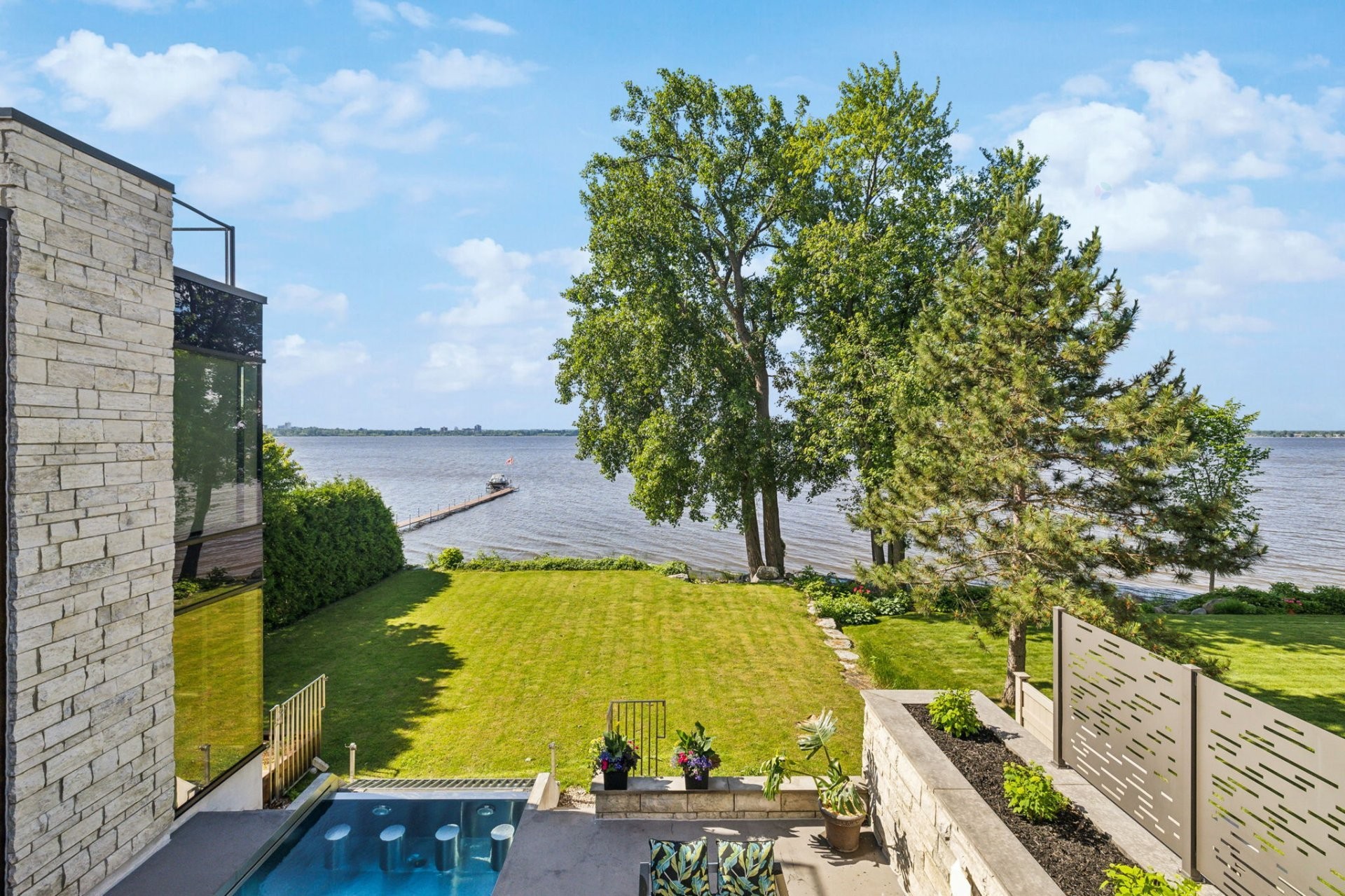 









79


Ch. Fraser

,
Gatineau (Aylmer),




QC
J9H2H1

