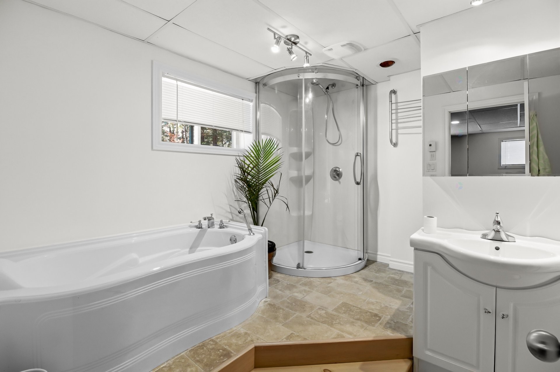 









23


Ch. Phaneuf

,
Orford,




QC
J1X6M5

