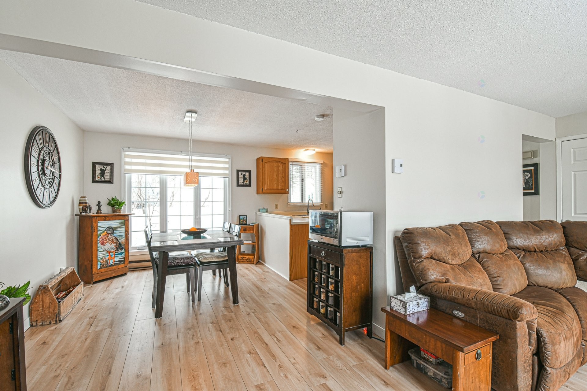 









255


Rue Séraphin

, 15,
Sainte-Adèle,




QC
J8B2G4

