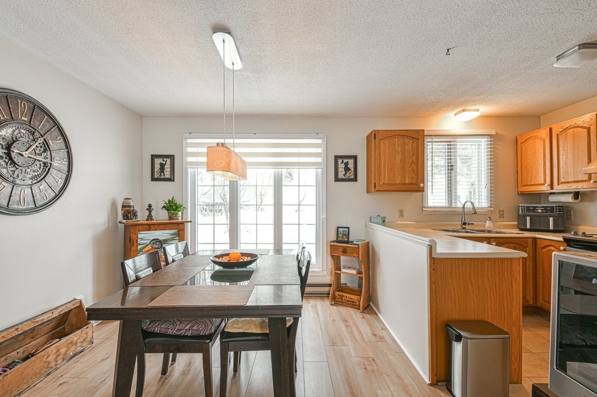 









255


Rue Séraphin

, 15,
Sainte-Adèle,




QC
J8B2G4

