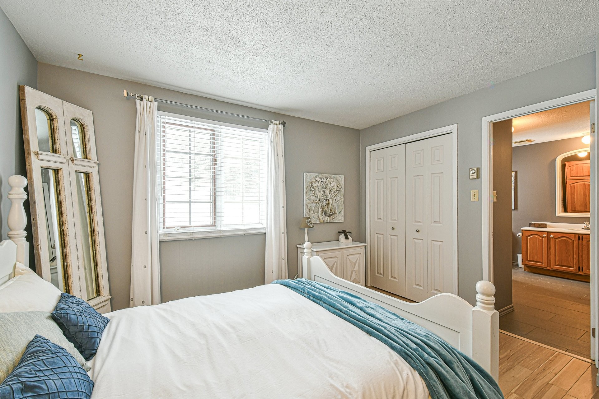 









255


Rue Séraphin

, 15,
Sainte-Adèle,




QC
J8B2G4

