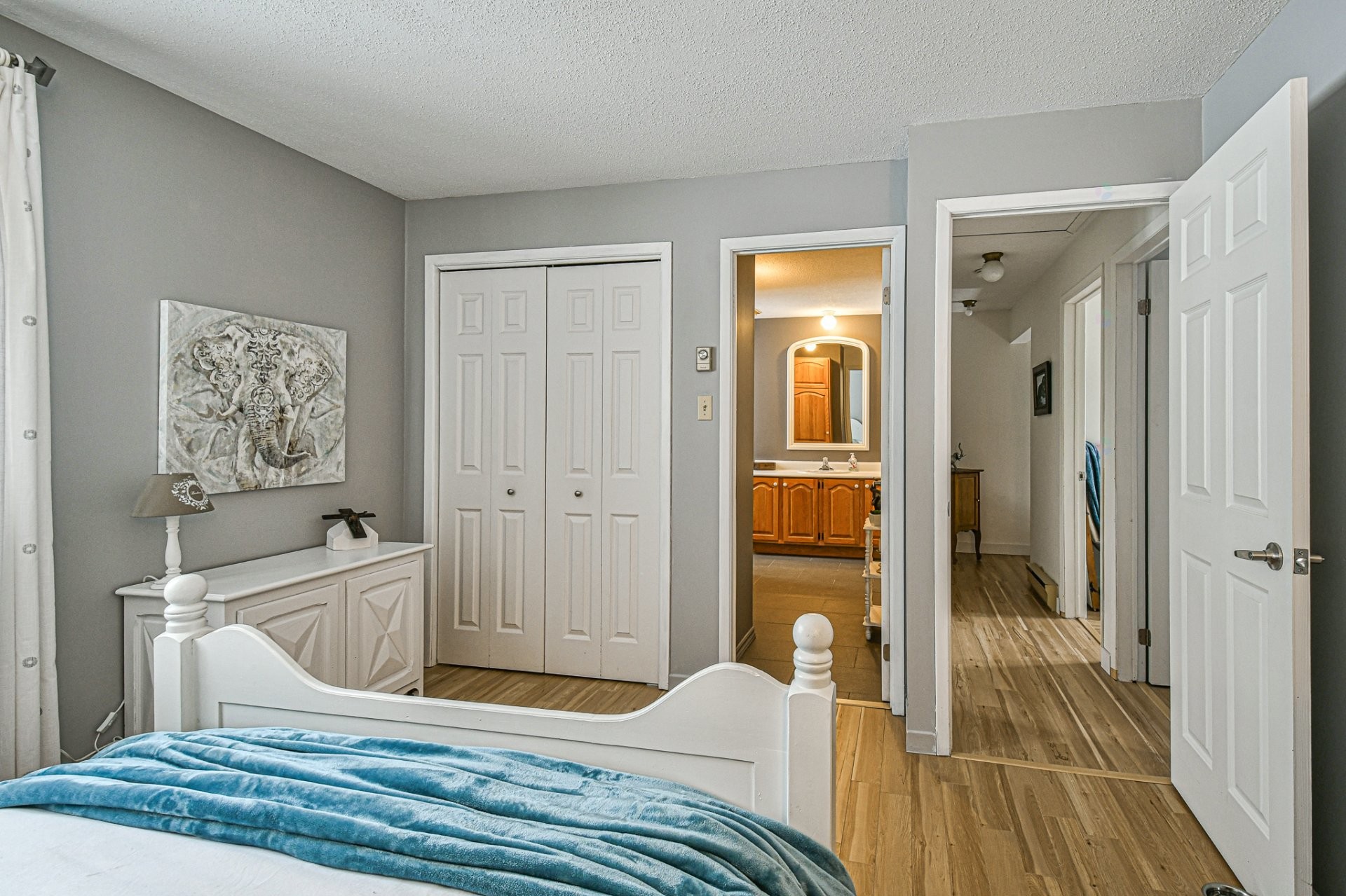 









255


Rue Séraphin

, 15,
Sainte-Adèle,




QC
J8B2G4

