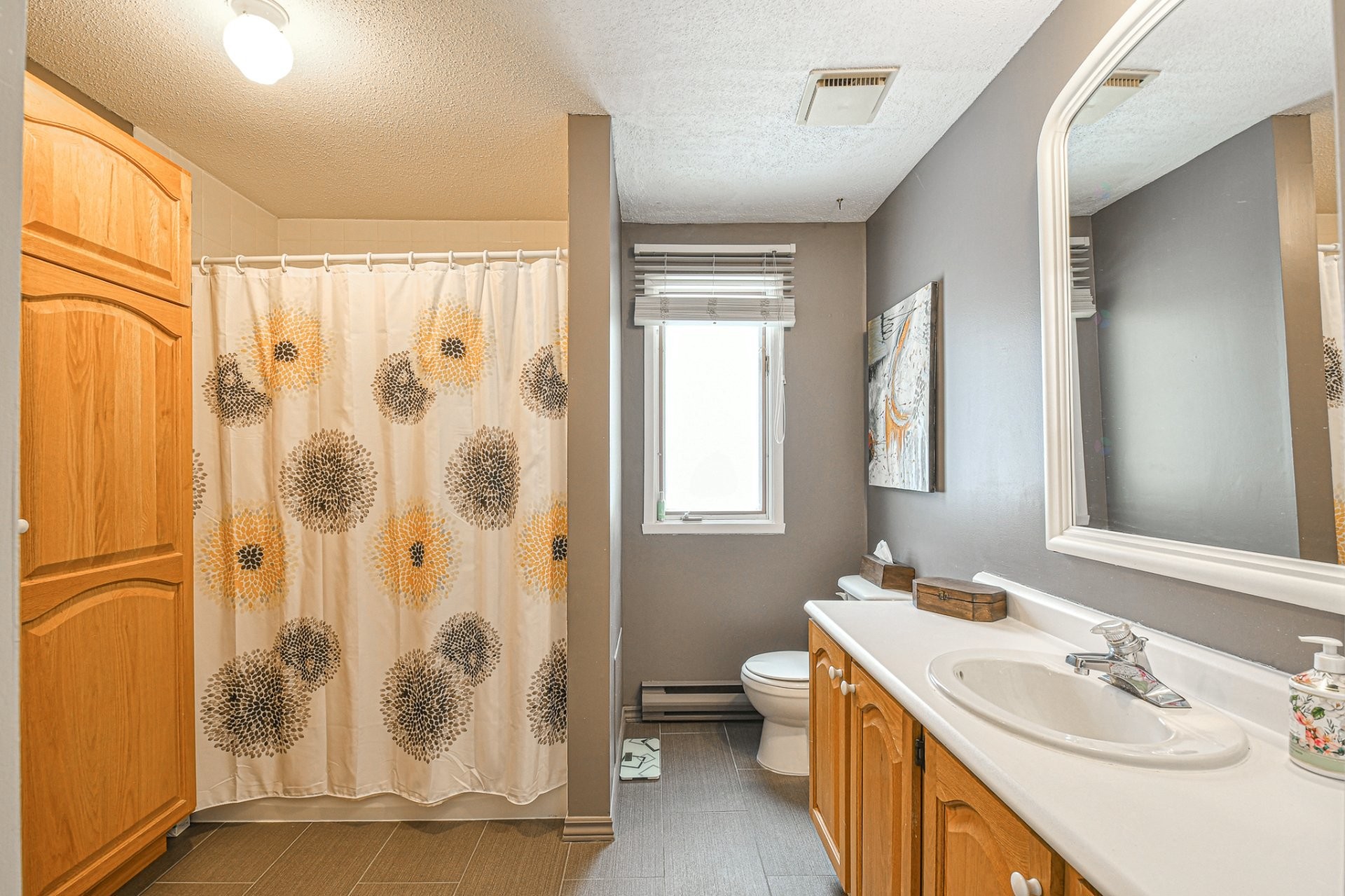 









255


Rue Séraphin

, 15,
Sainte-Adèle,




QC
J8B2G4

