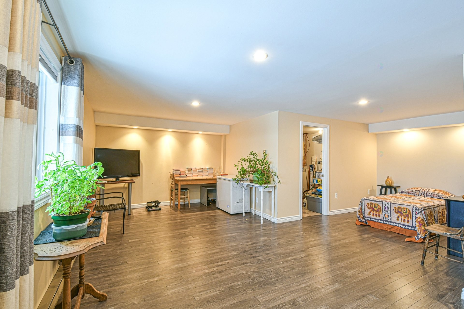 









255


Rue Séraphin

, 15,
Sainte-Adèle,




QC
J8B2G4

