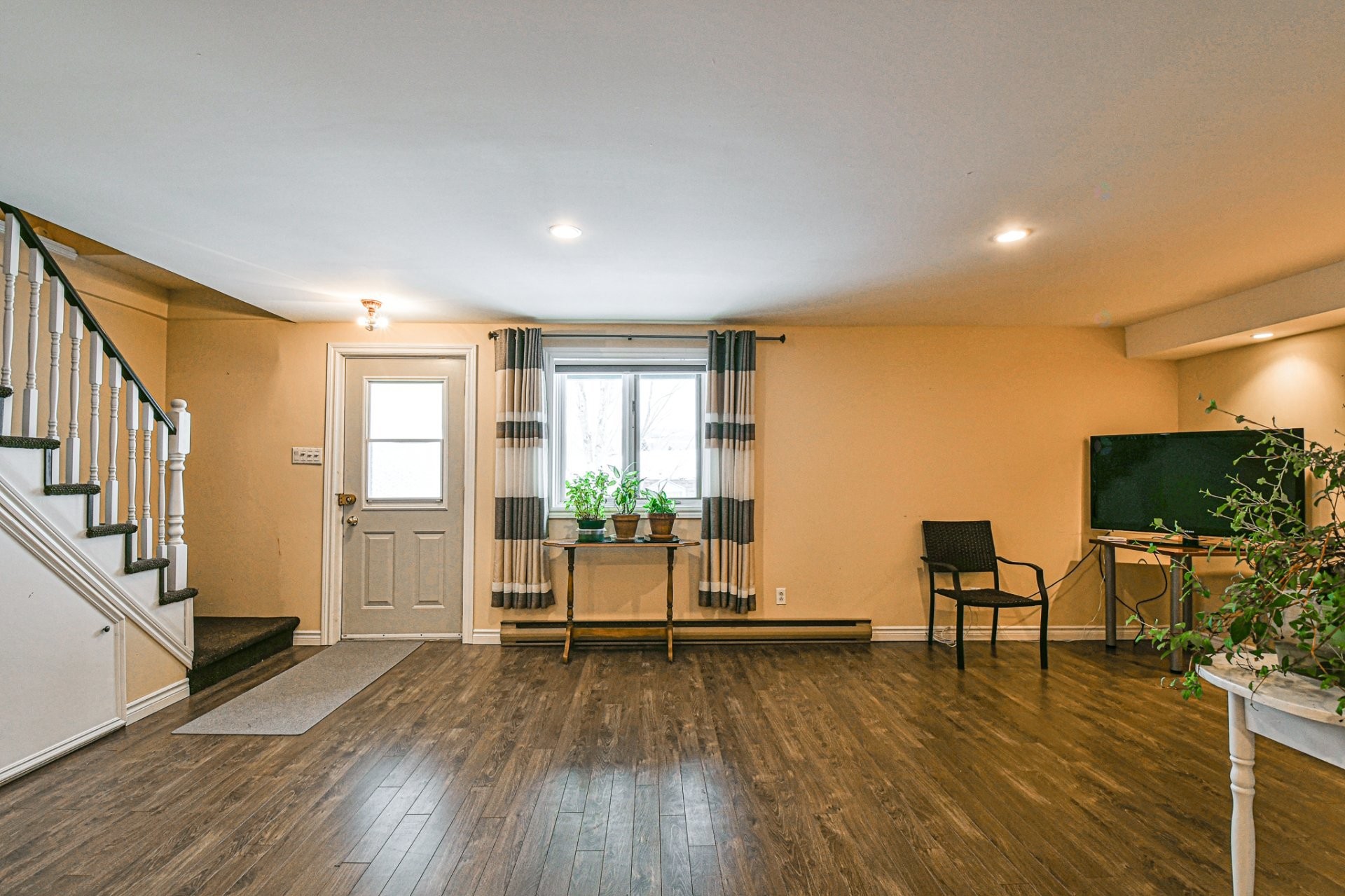 









255


Rue Séraphin

, 15,
Sainte-Adèle,




QC
J8B2G4

